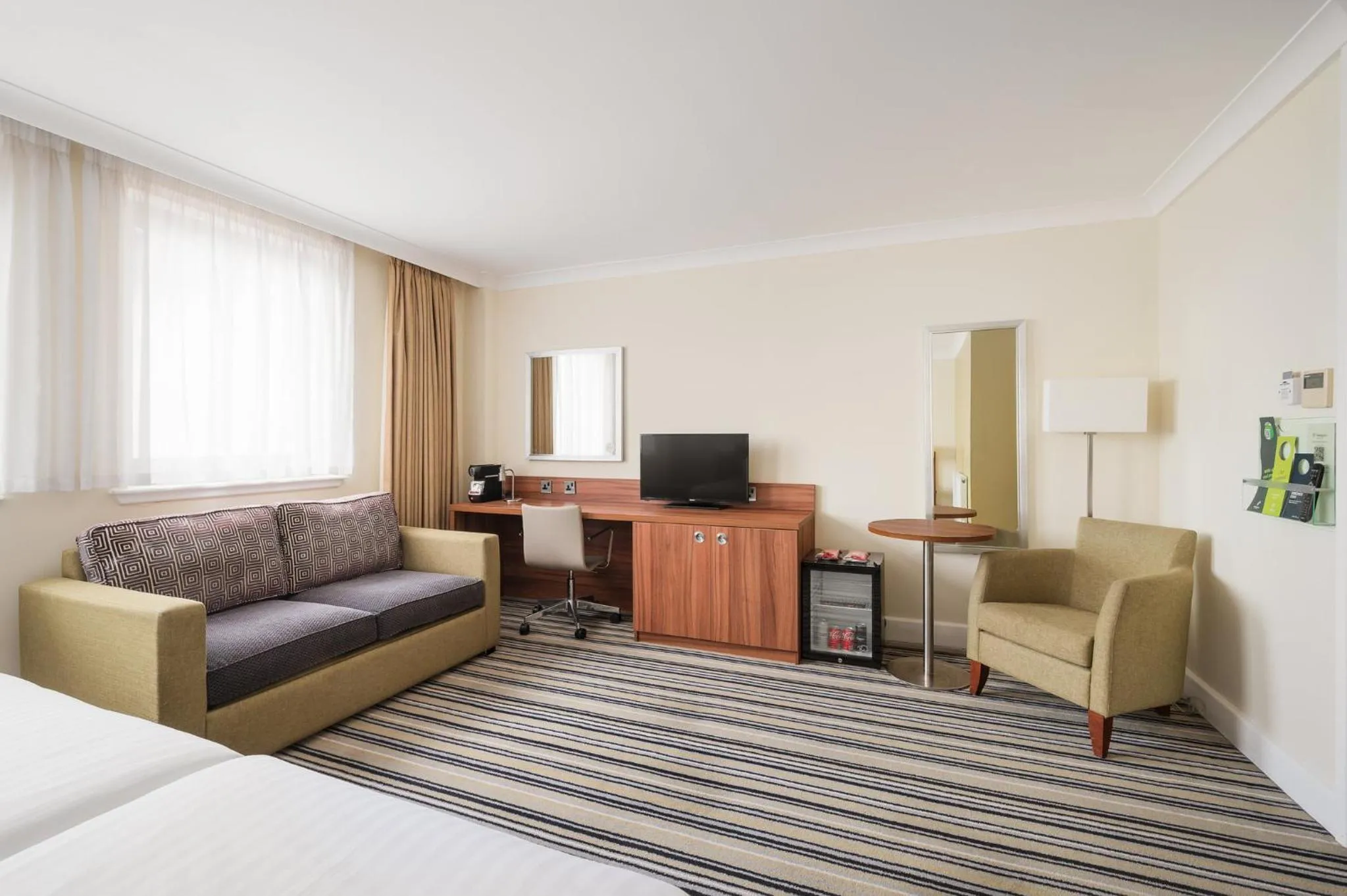 Photo of the whole room, Bed in Holiday Inn Glasgow - East Kilbride by IHG