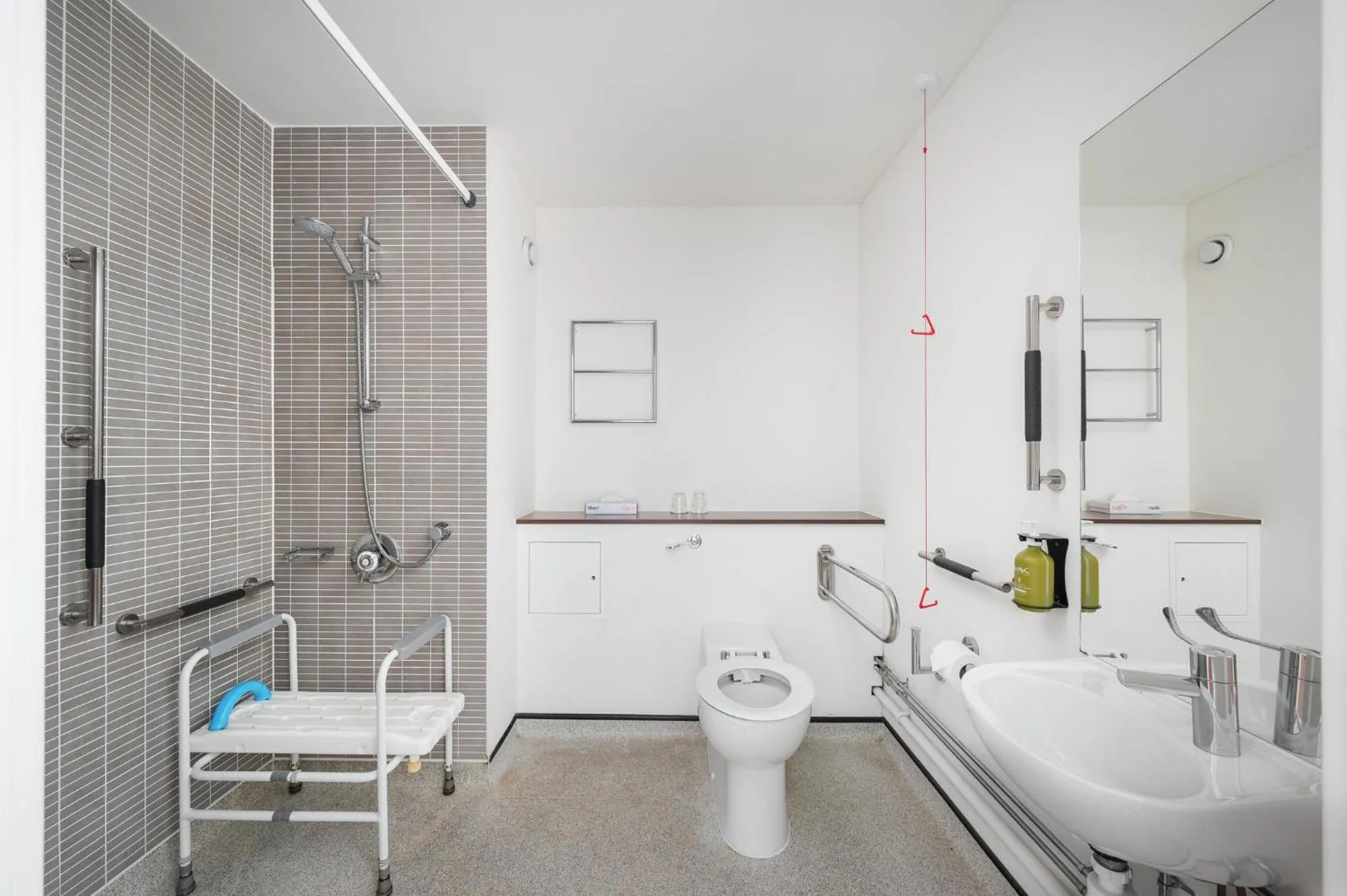 Bathroom in Holiday Inn Glasgow - East Kilbride by IHG