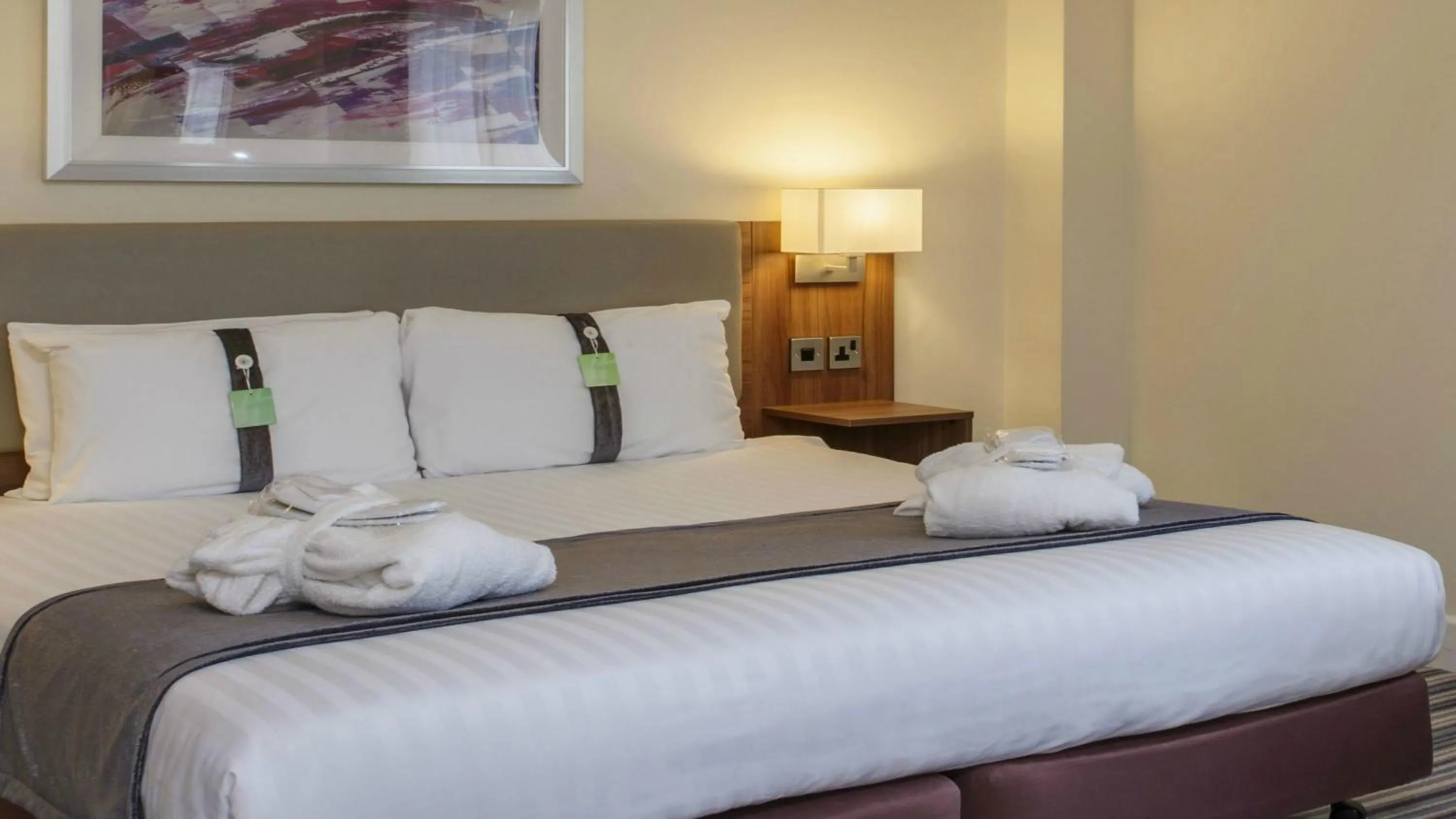 Photo of the whole room, Bed in Holiday Inn Glasgow - East Kilbride by IHG