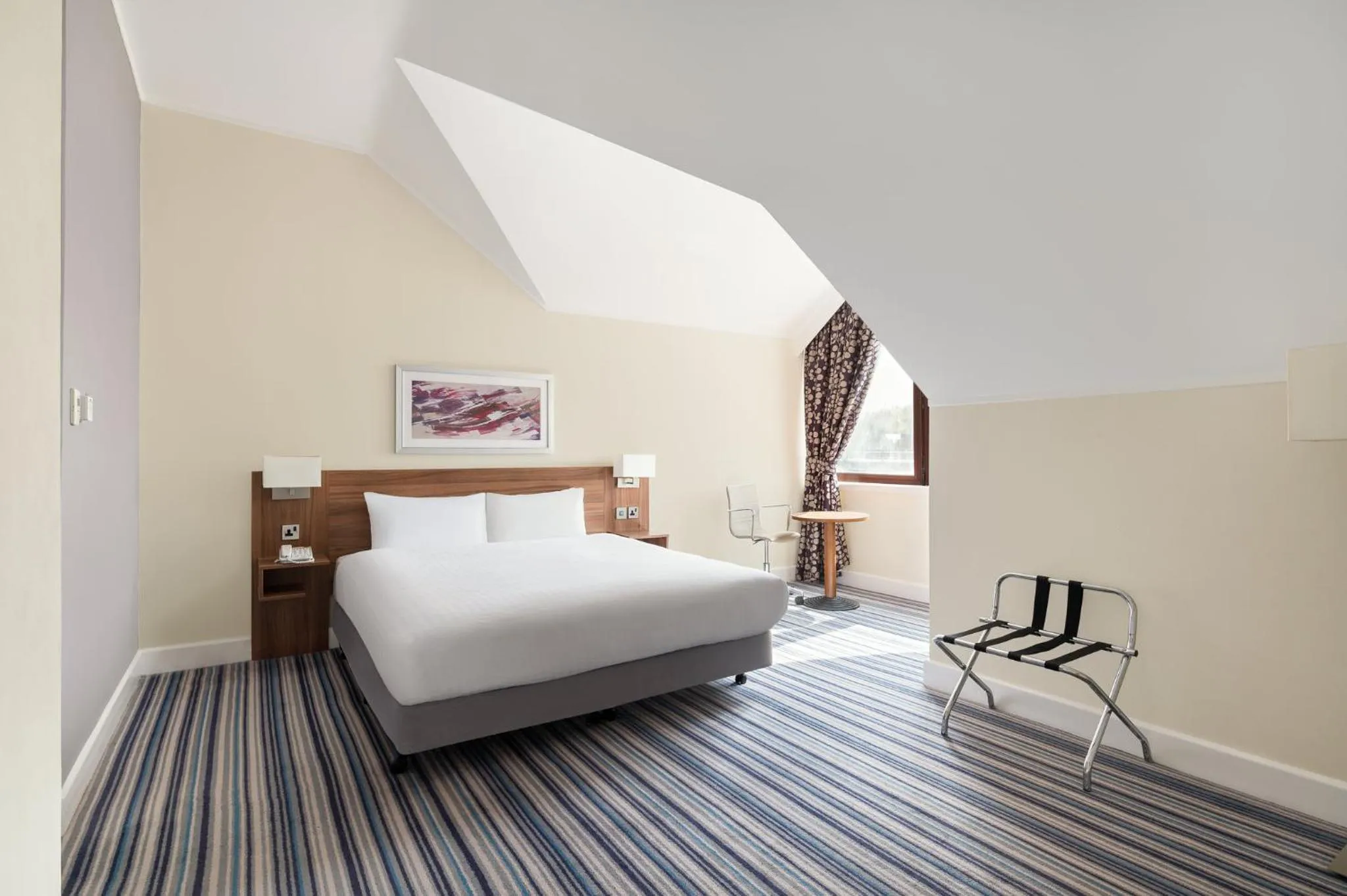 Photo of the whole room, Bed in Holiday Inn Glasgow - East Kilbride by IHG