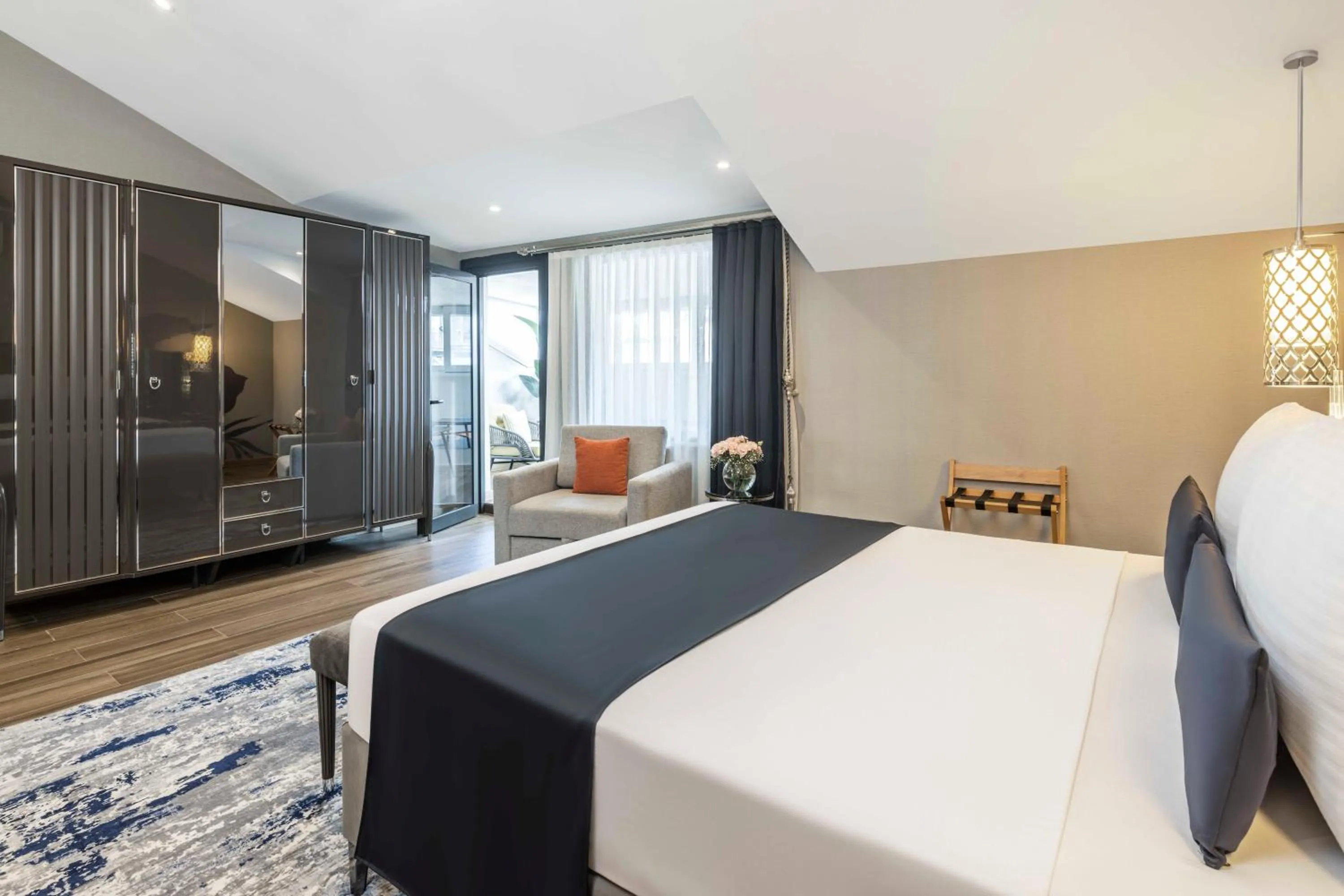 Balcony/Terrace, Bed in The Capri Hotel Osmanbey