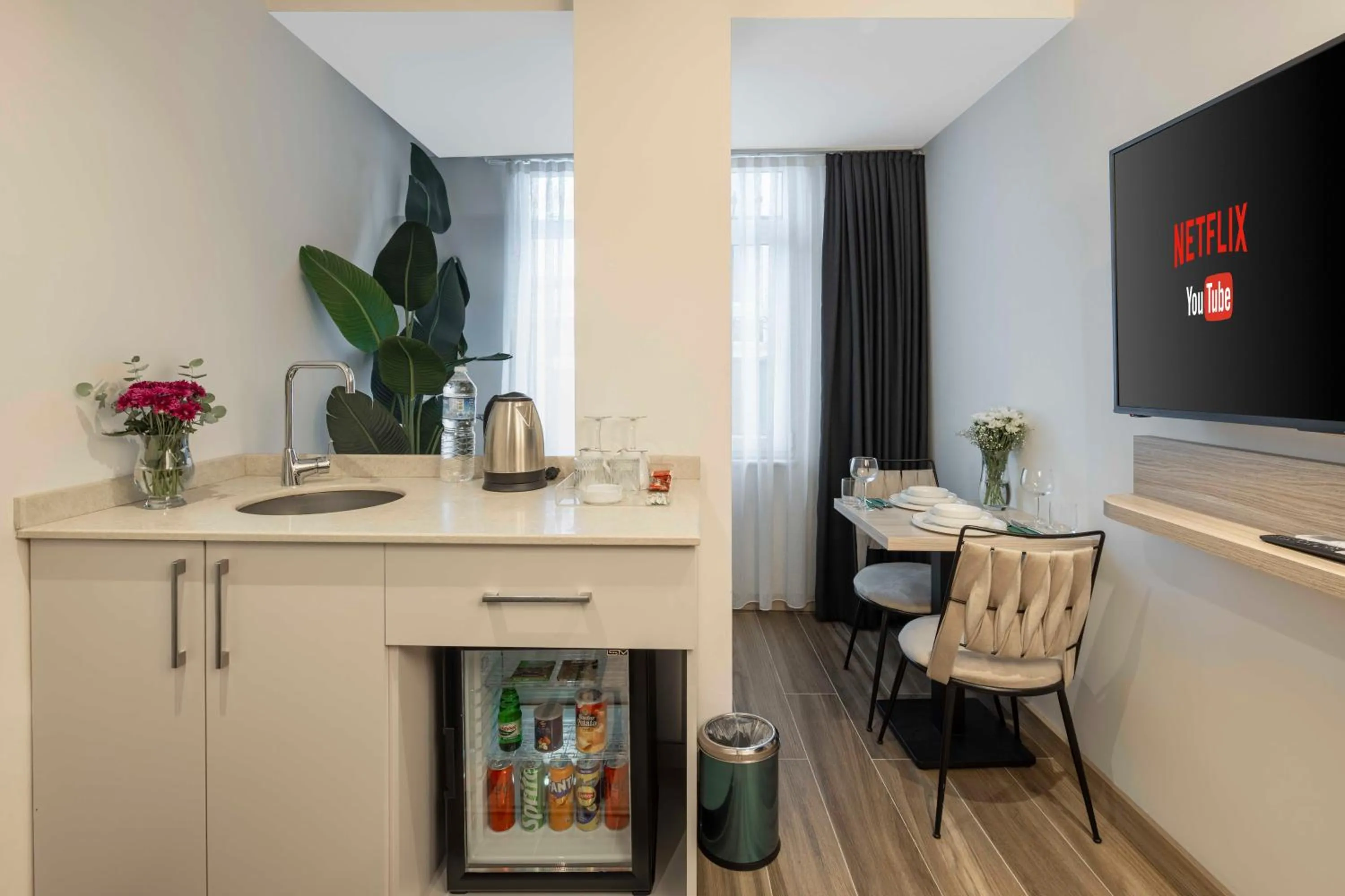 TV and multimedia in The Capri Hotel Osmanbey