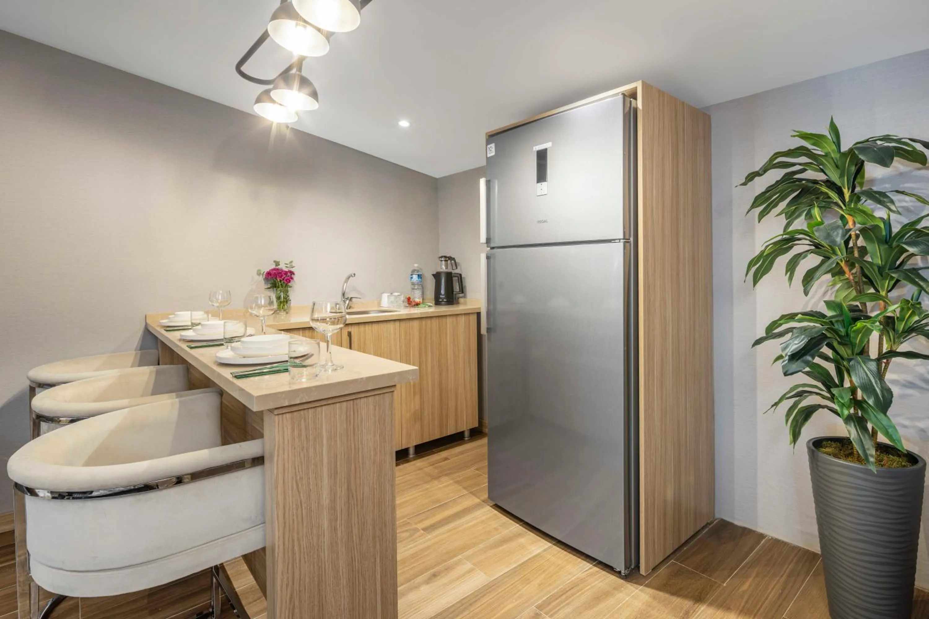 Kitchen or kitchenette in The Capri Hotel Osmanbey