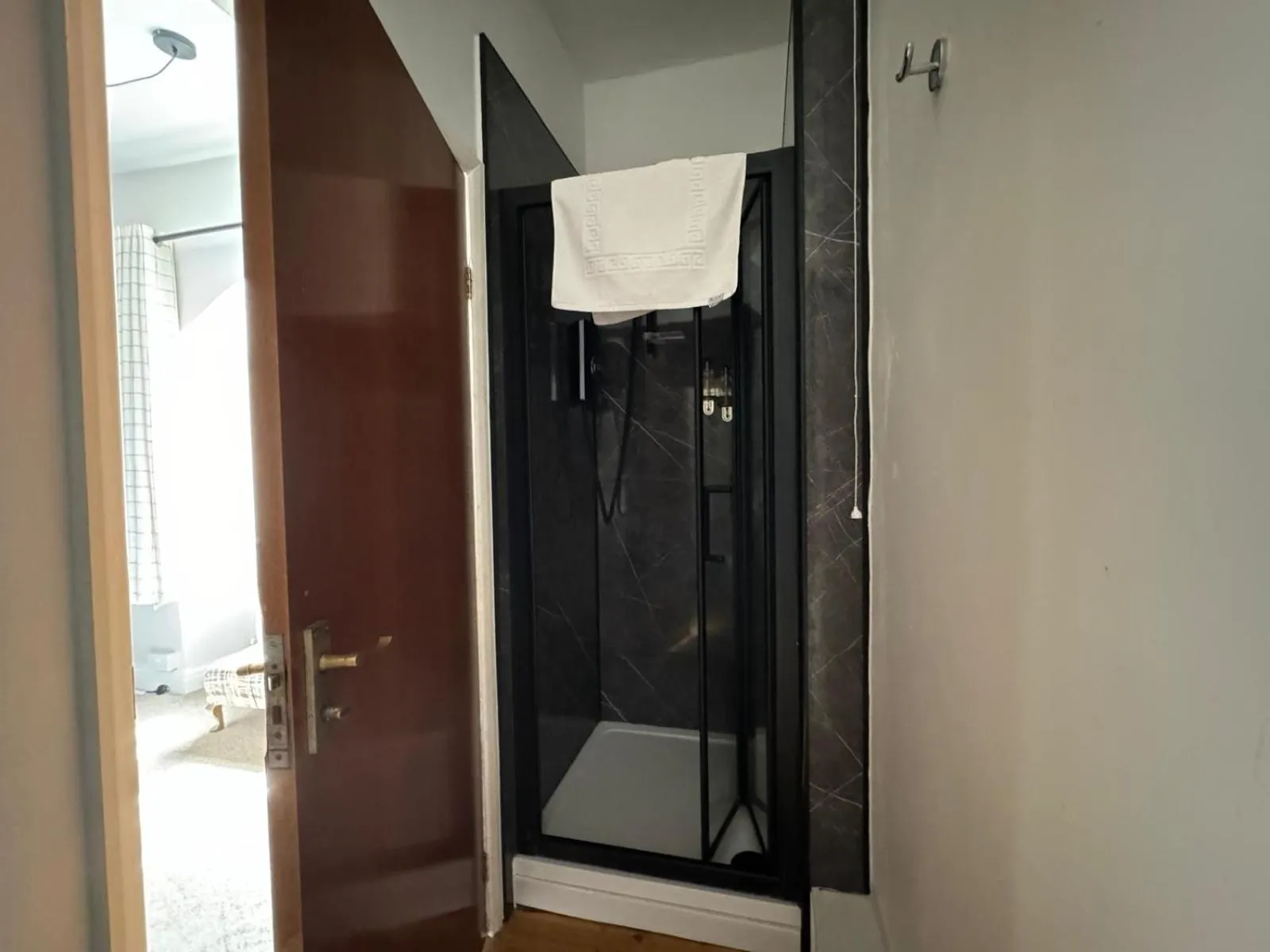 Shower in The George Inn at Tideswell