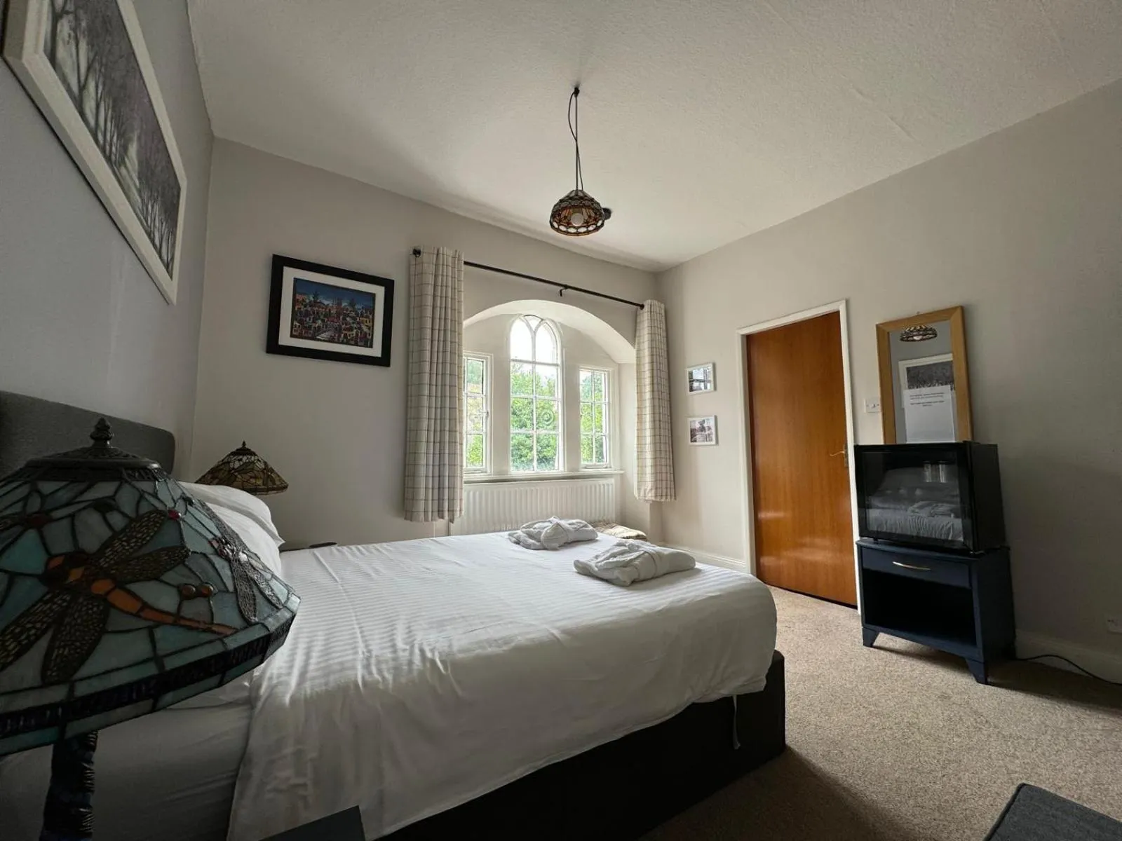 Photo of the whole room in The George Inn at Tideswell