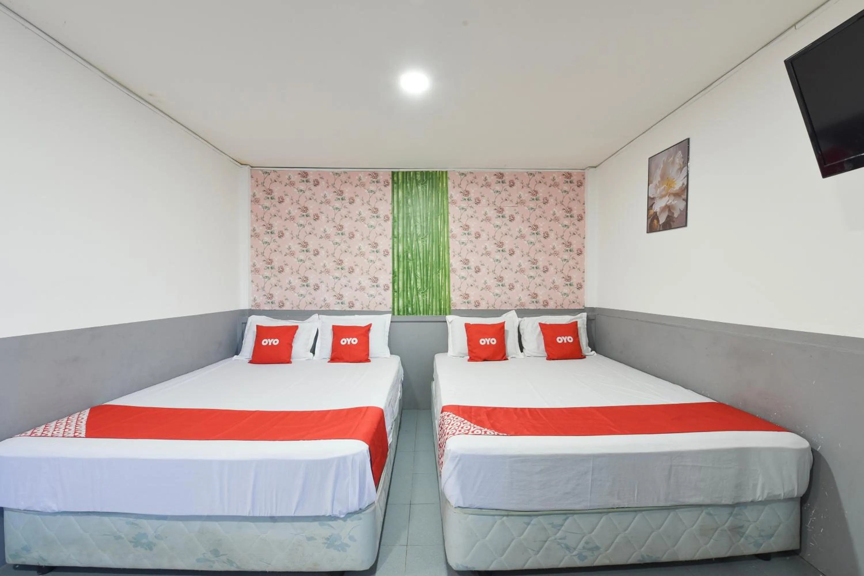 Bedroom, Bed in Hotel O Indah