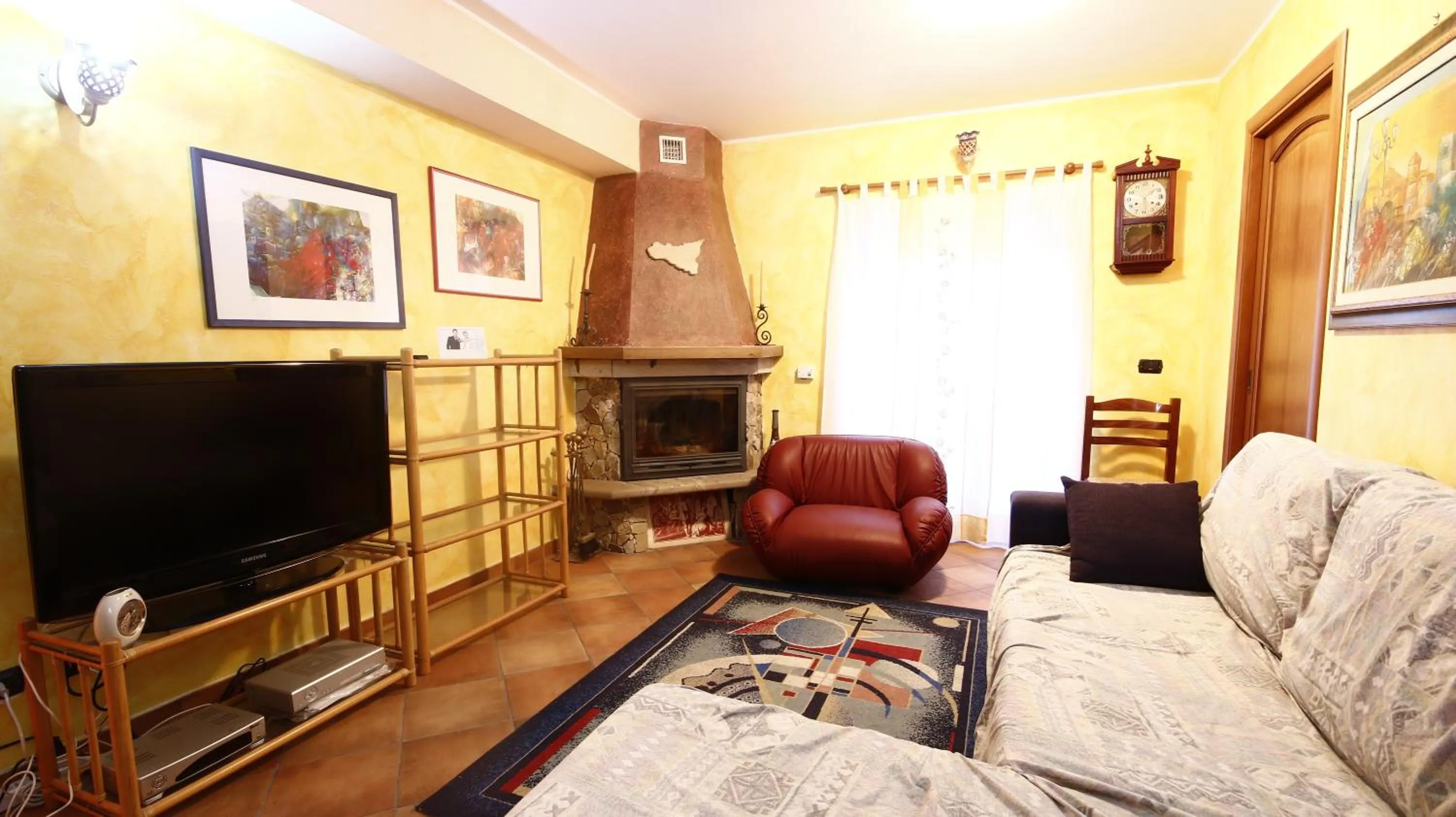 Communal lounge/ TV room in Heart Of Sicily