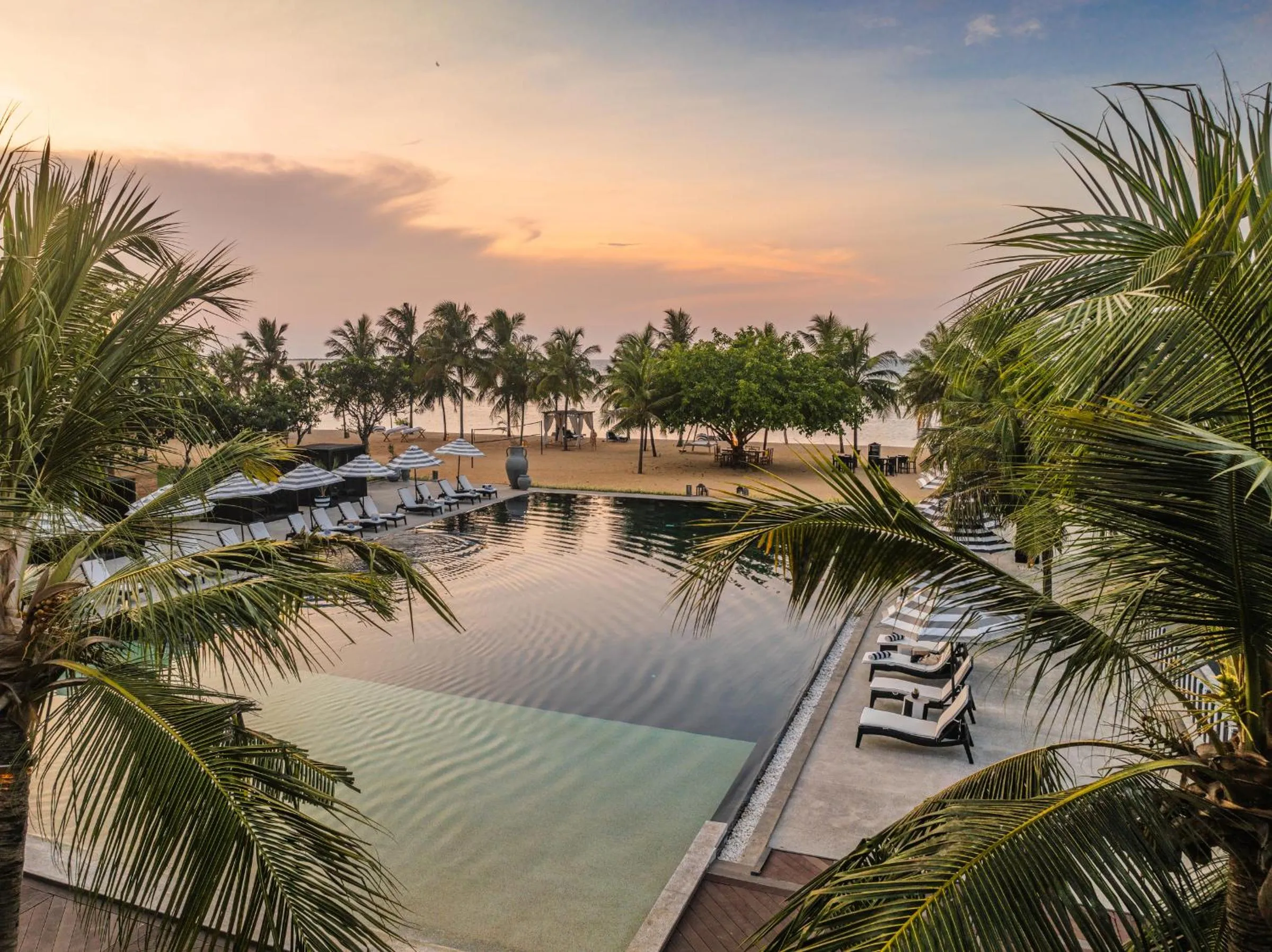 Swimming pool in Sun Siyam Pasikudah