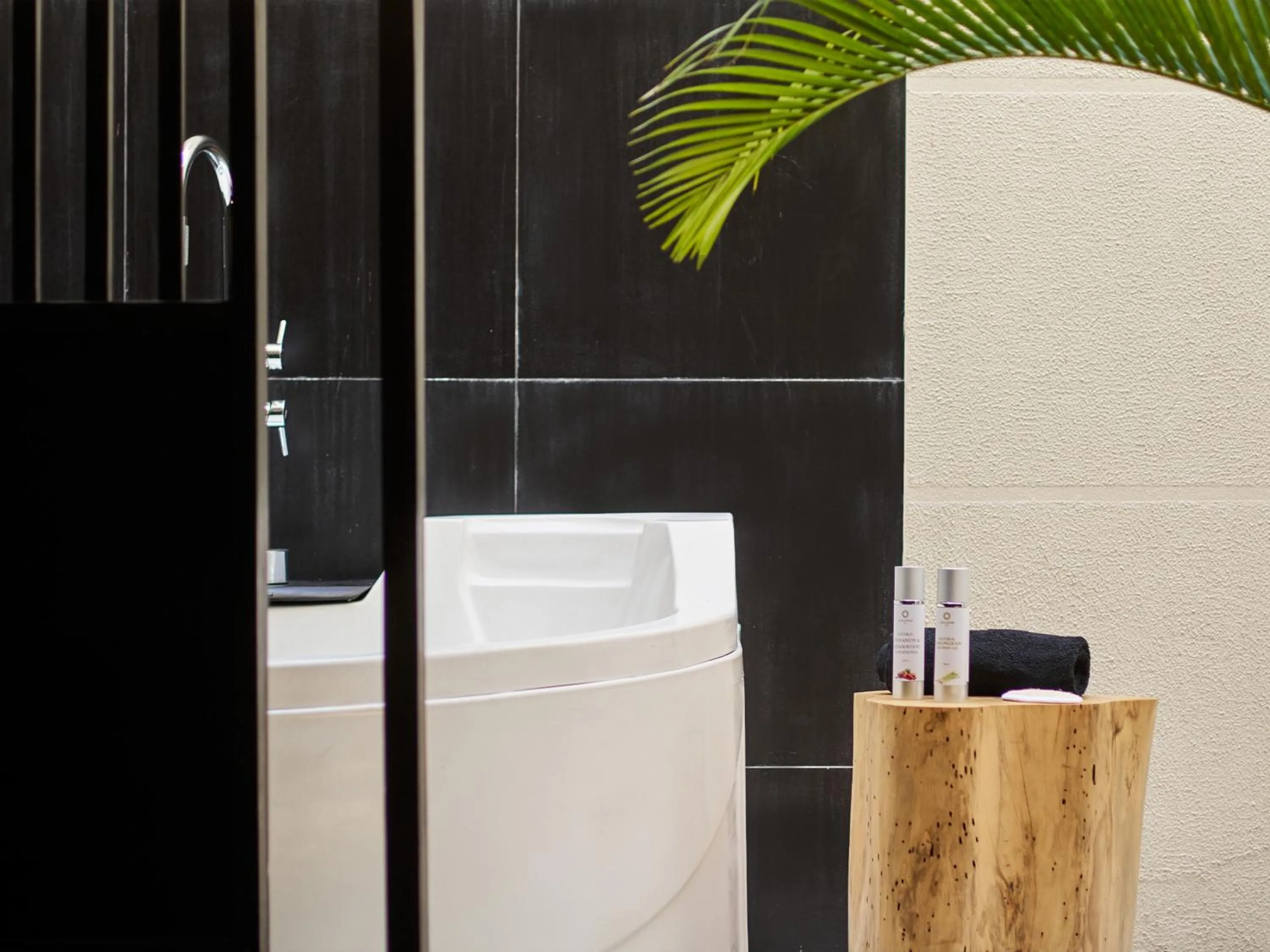 Bathroom in Sun Siyam Pasikudah