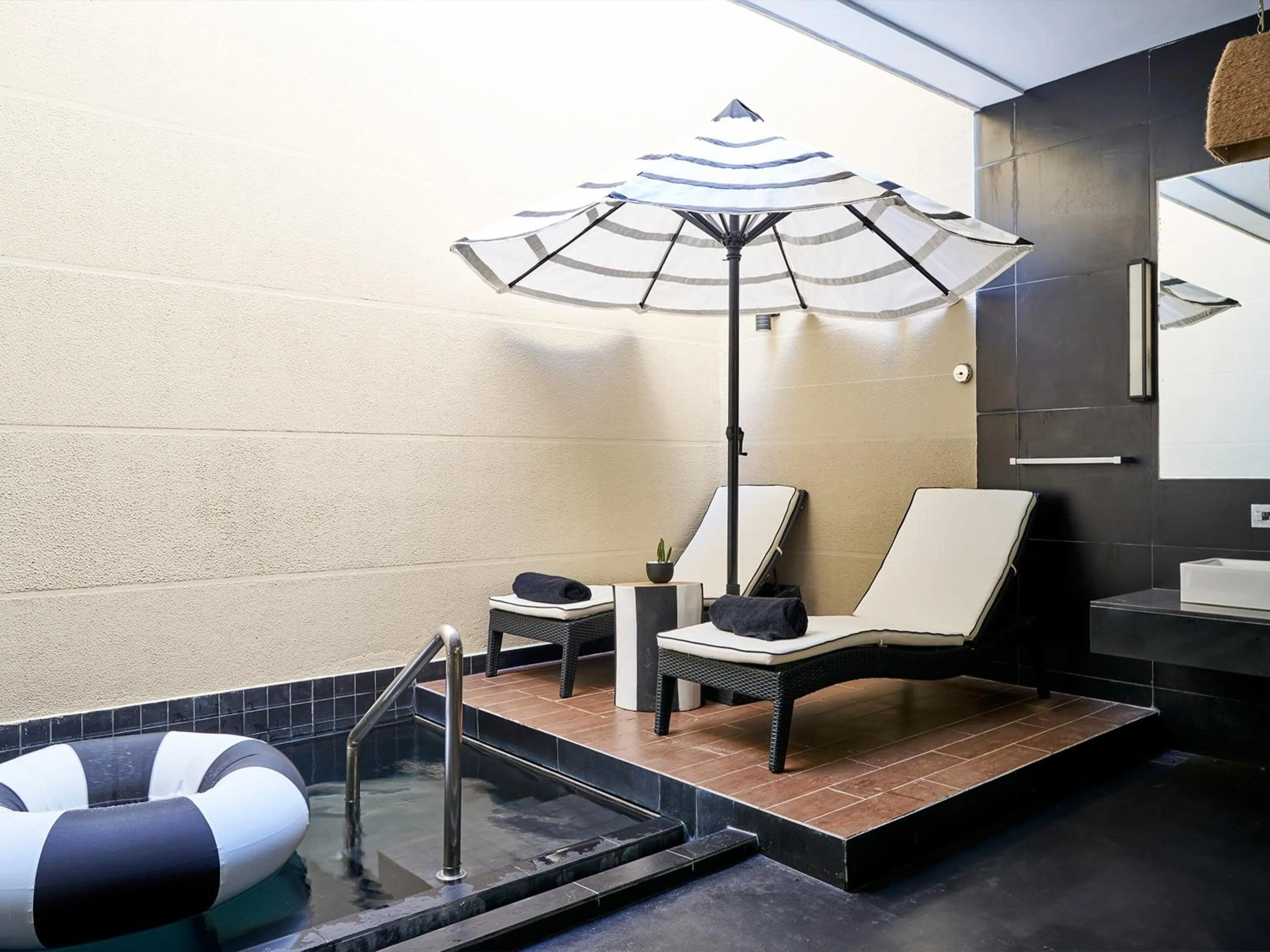 Pool view in Sun Siyam Pasikudah