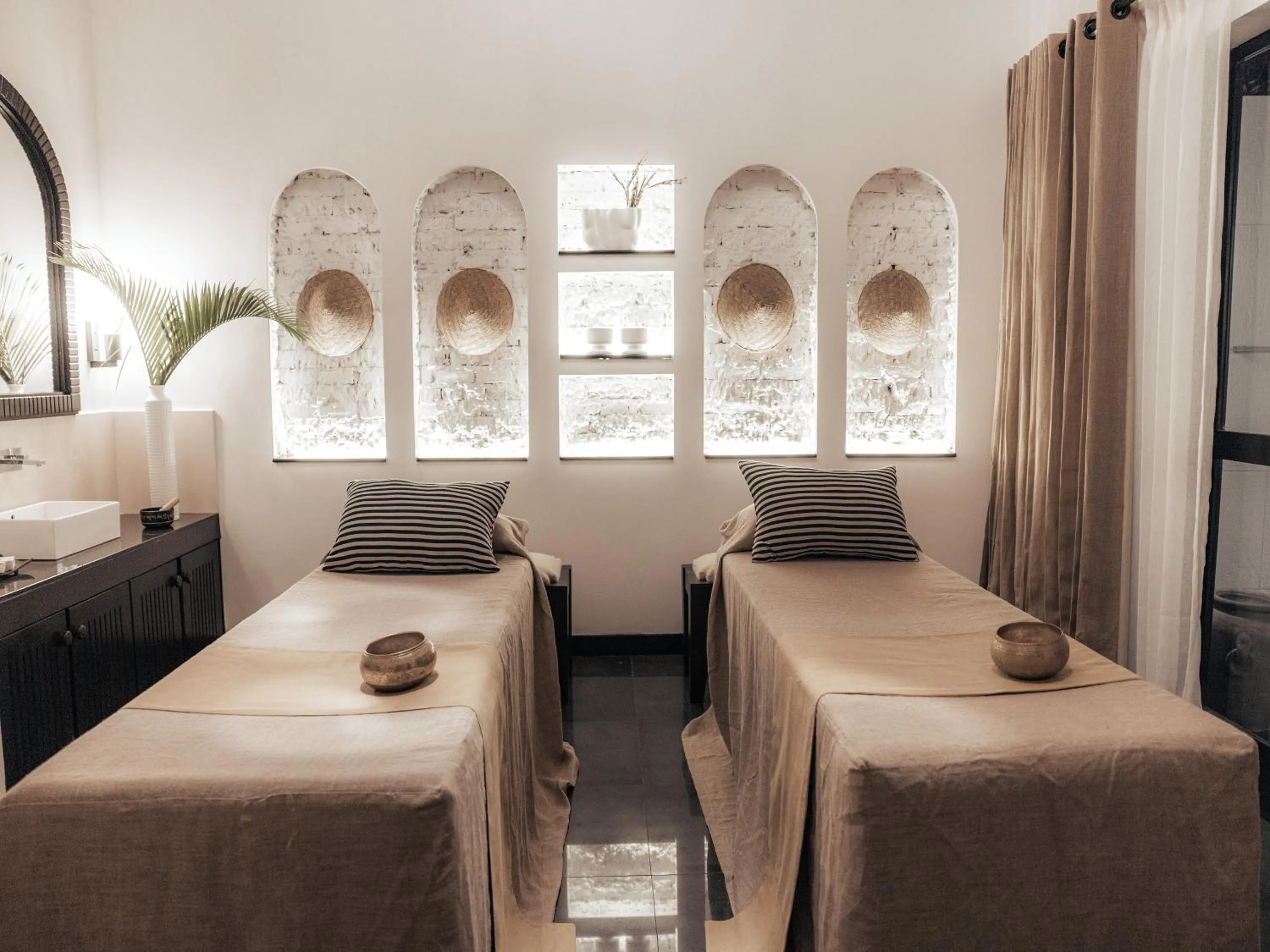 Massage, Bed in Sun Siyam Pasikudah