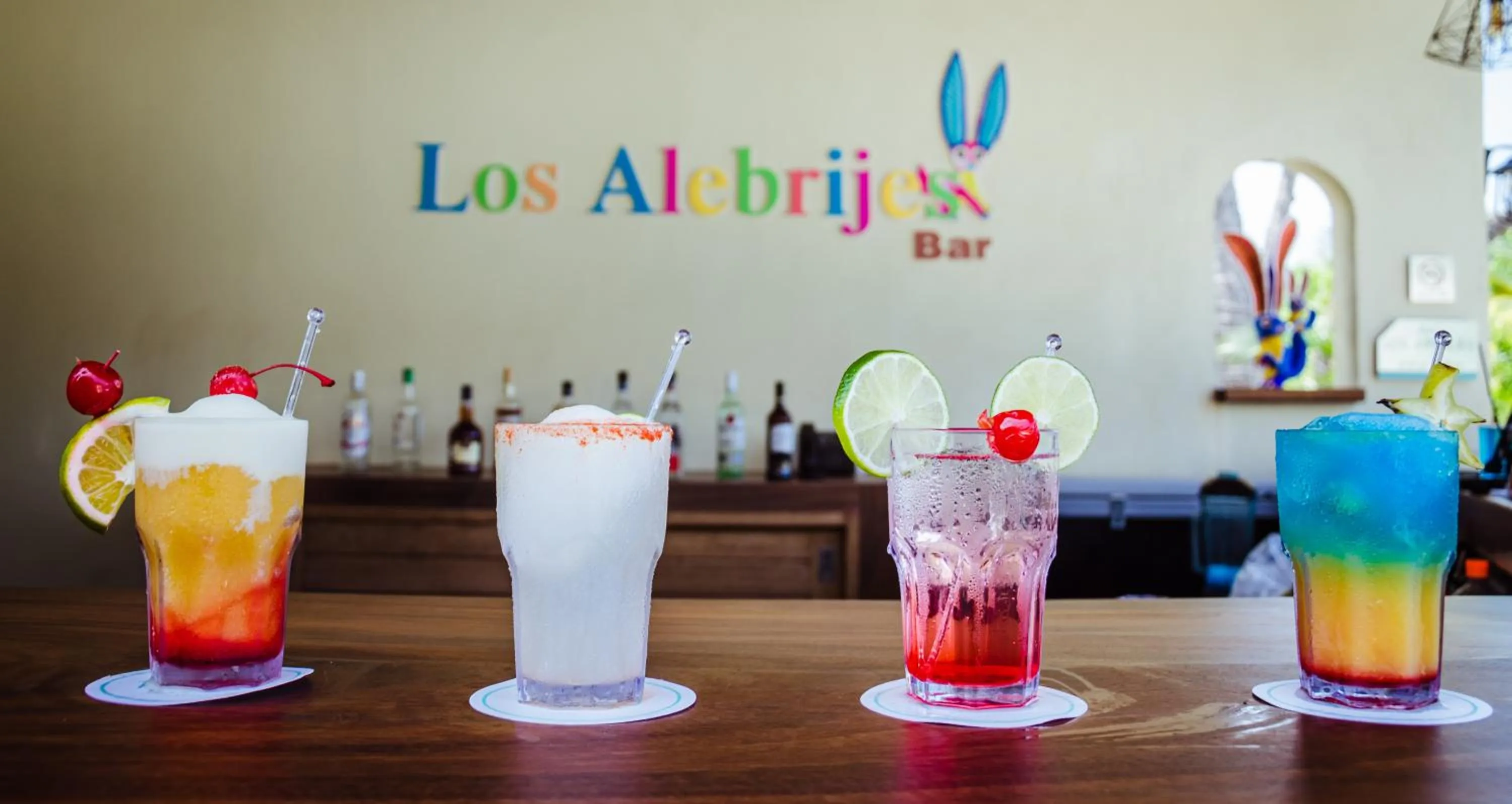 Lounge or bar in Nirú Ocean Suites by Binniguenda