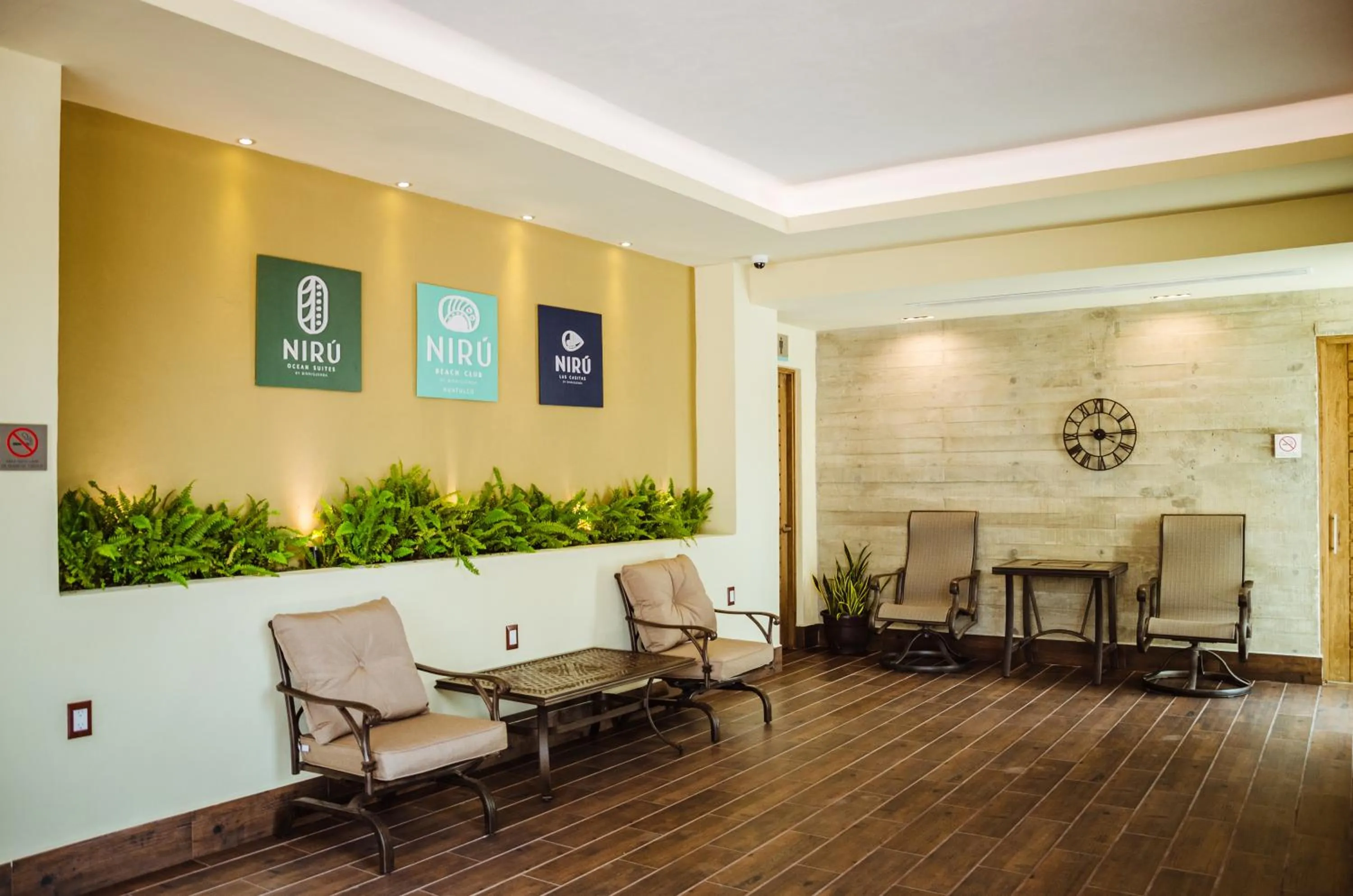 Living room in Nirú Ocean Suites by Binniguenda