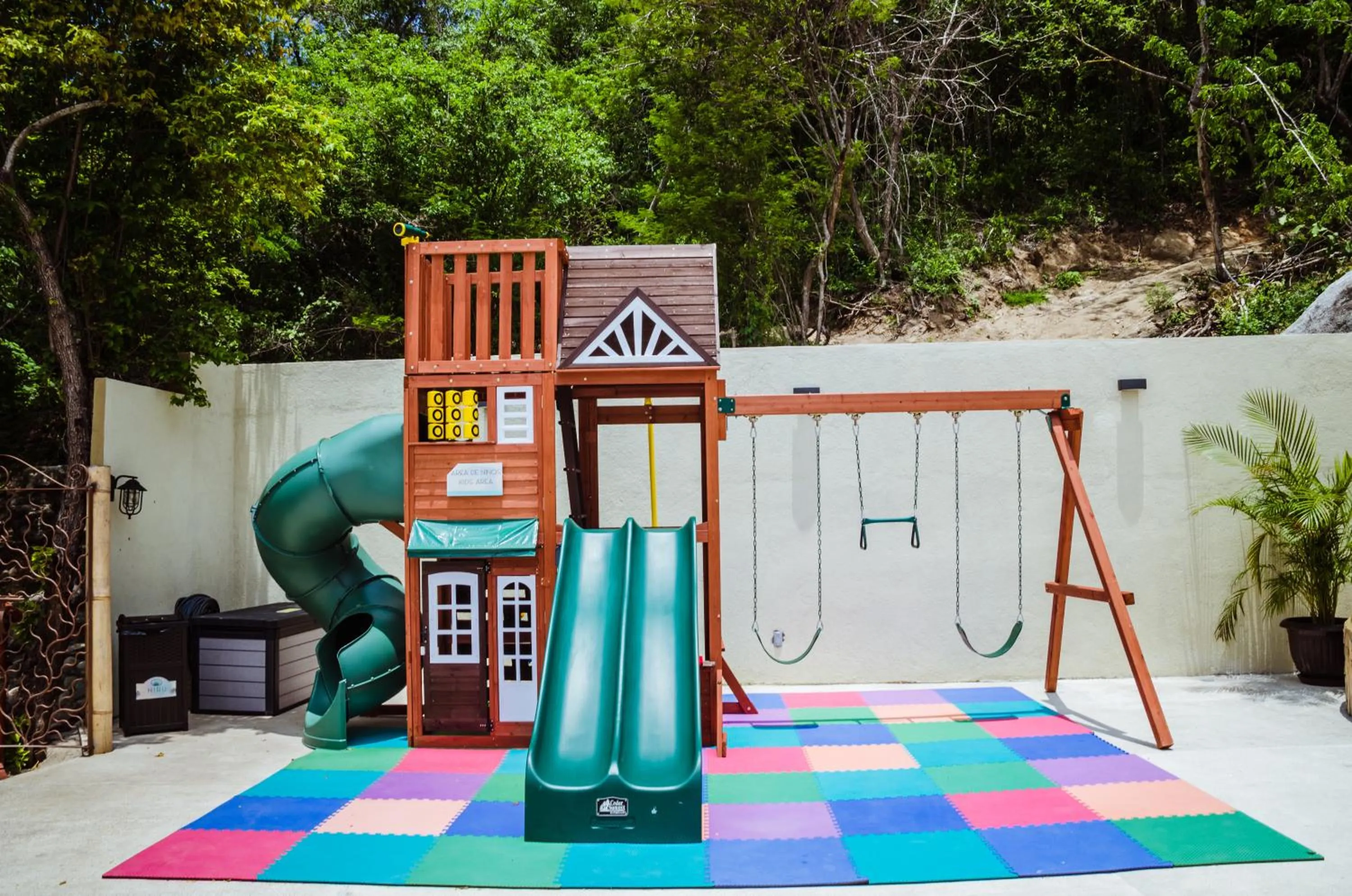 Kids's club in Nirú Ocean Suites by Binniguenda