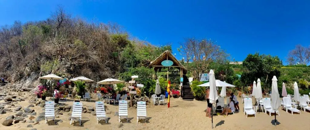 Beach in Nirú Ocean Suites by Binniguenda