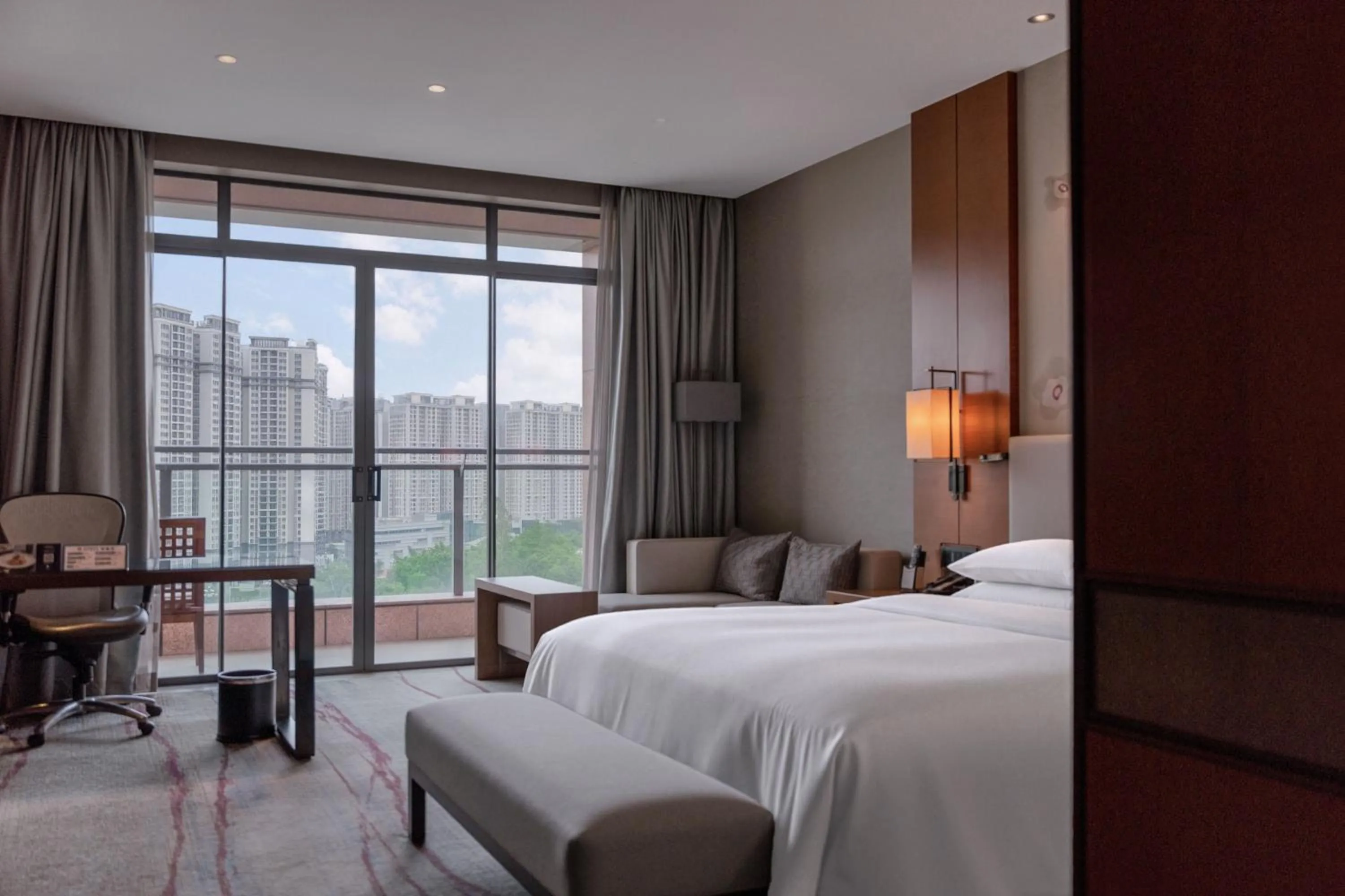Bedroom, Bed in DoubleTree by Hilton Guangzhou Science City