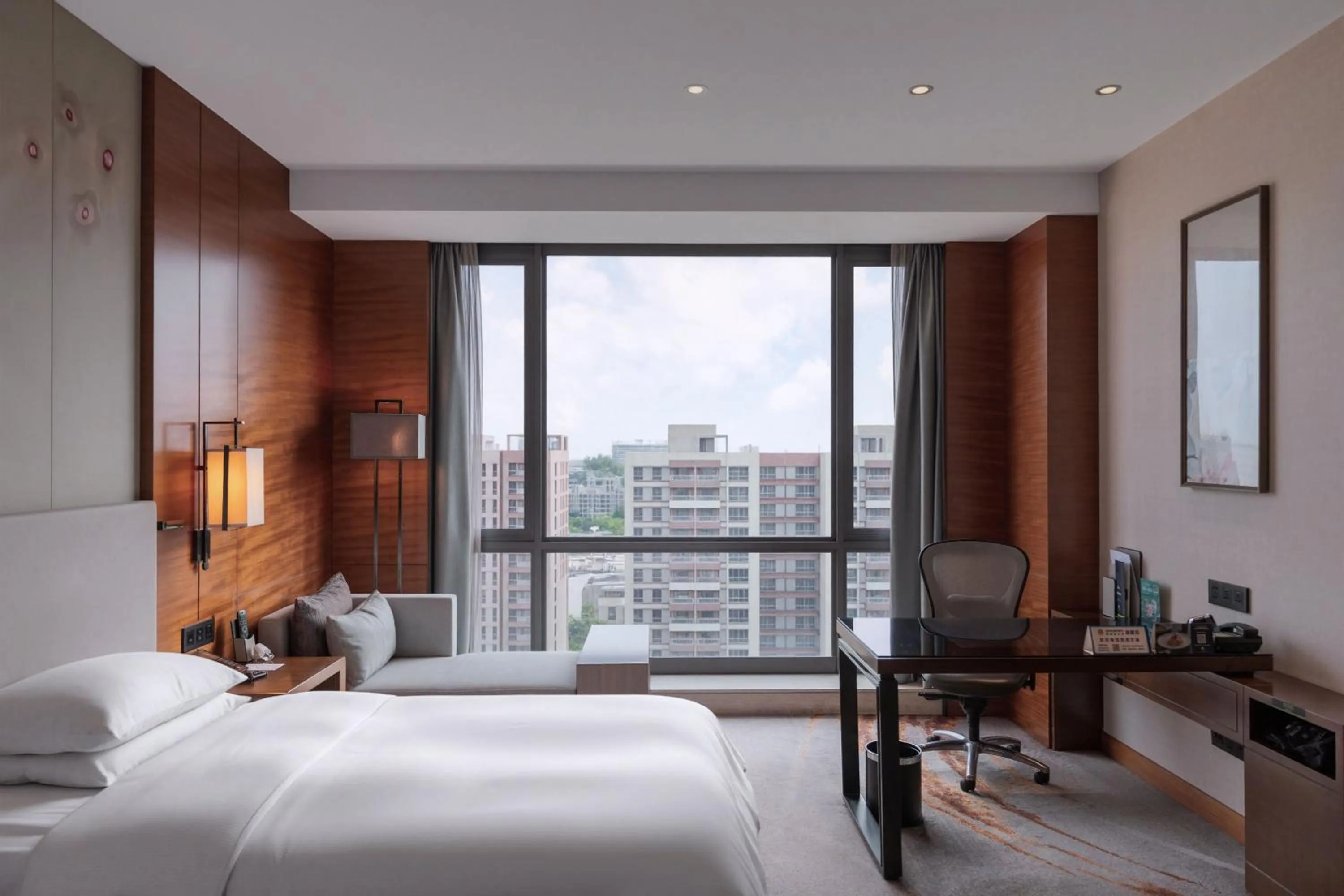 Bedroom, Bed in DoubleTree by Hilton Guangzhou Science City