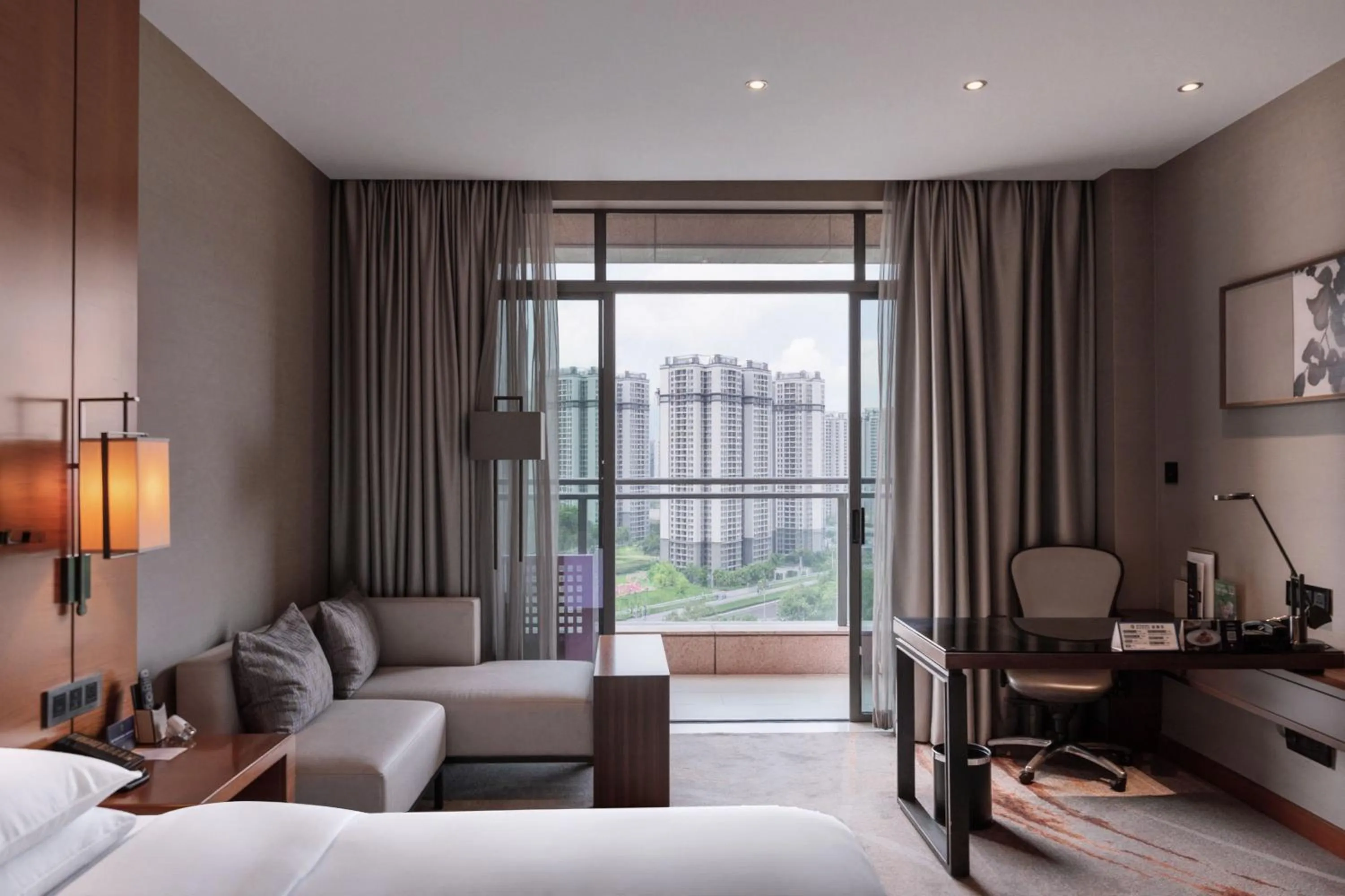 Bedroom, Bed in DoubleTree by Hilton Guangzhou Science City