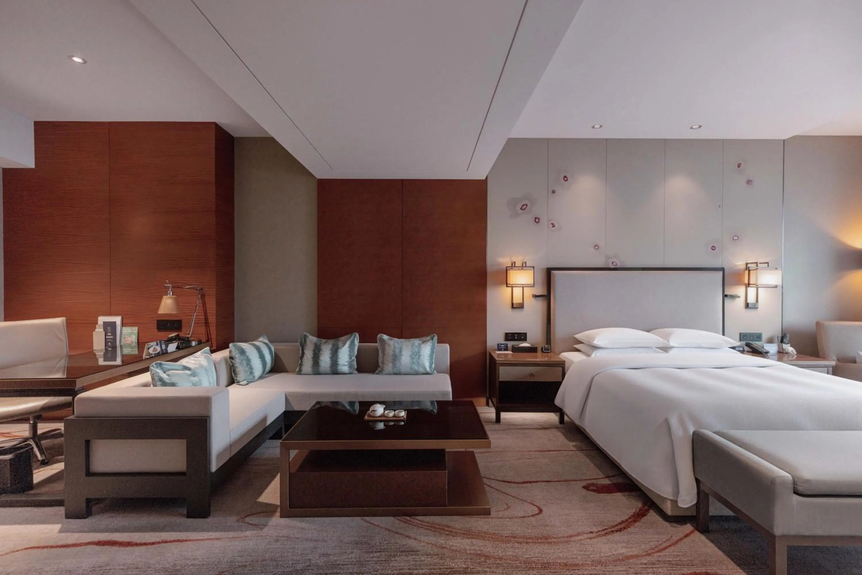 Bedroom, Bed in DoubleTree by Hilton Guangzhou Science City