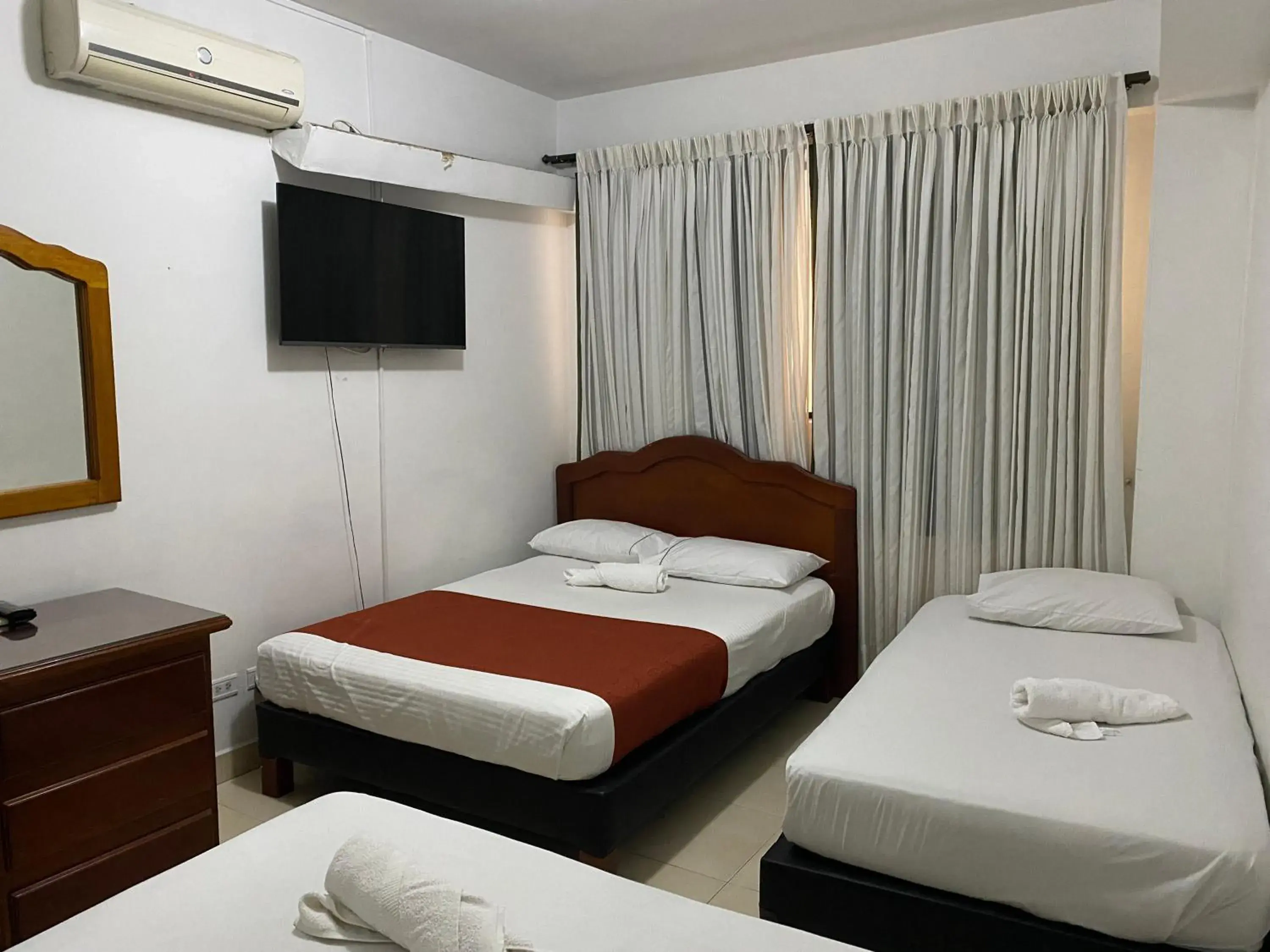 Quadruple Room in Hotel Laureles 70 Quadruple Room in Hotel Laureles 70