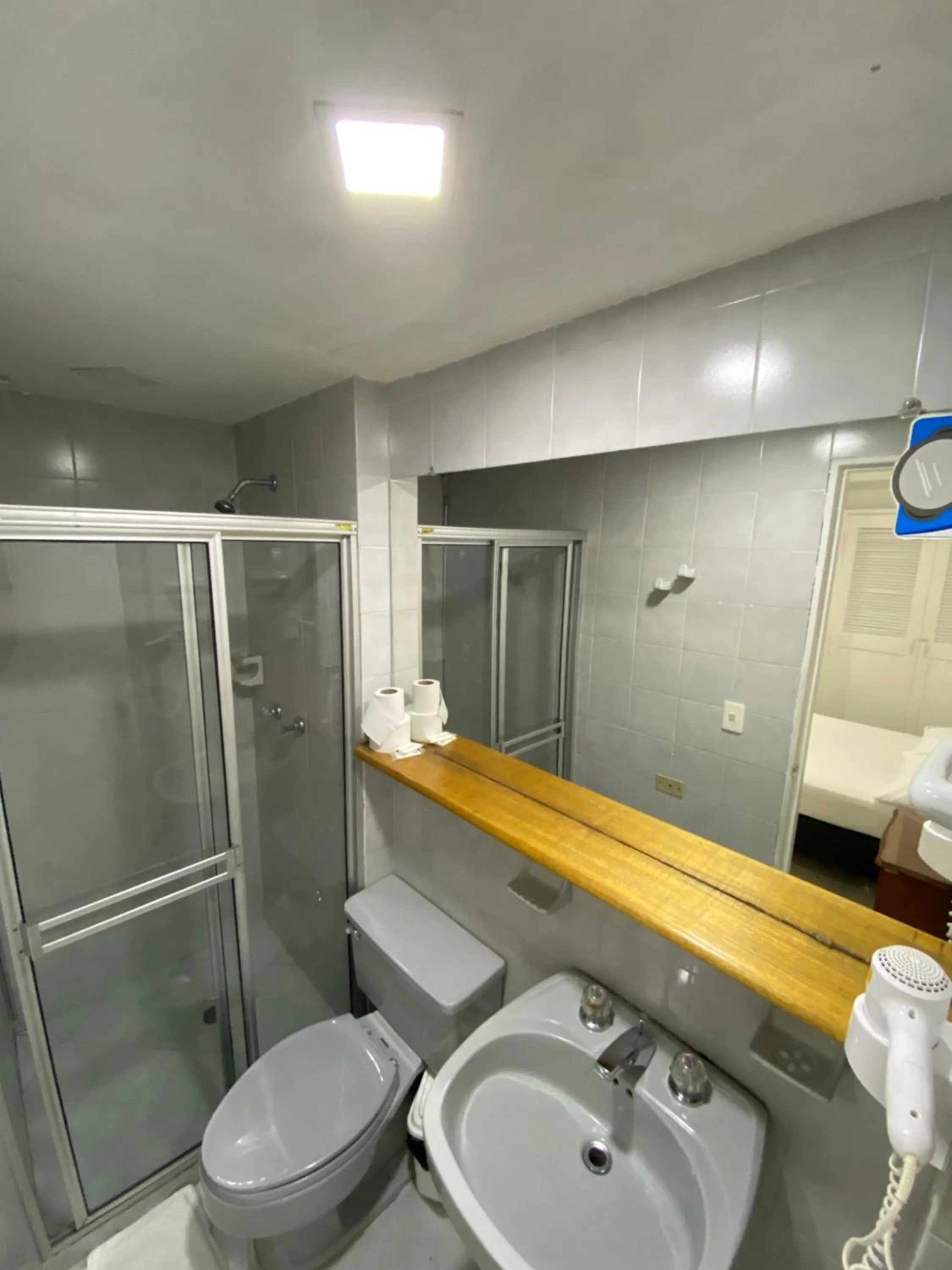 Shower in Hotel Laureles 70