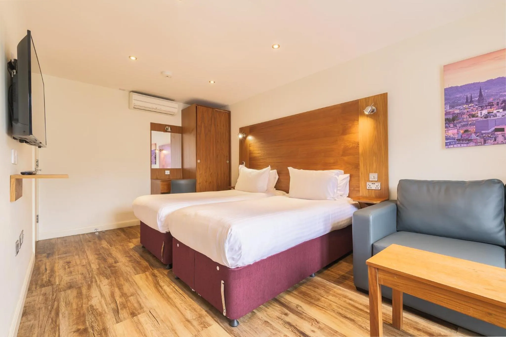 Bed in Holyrood Aparthotel