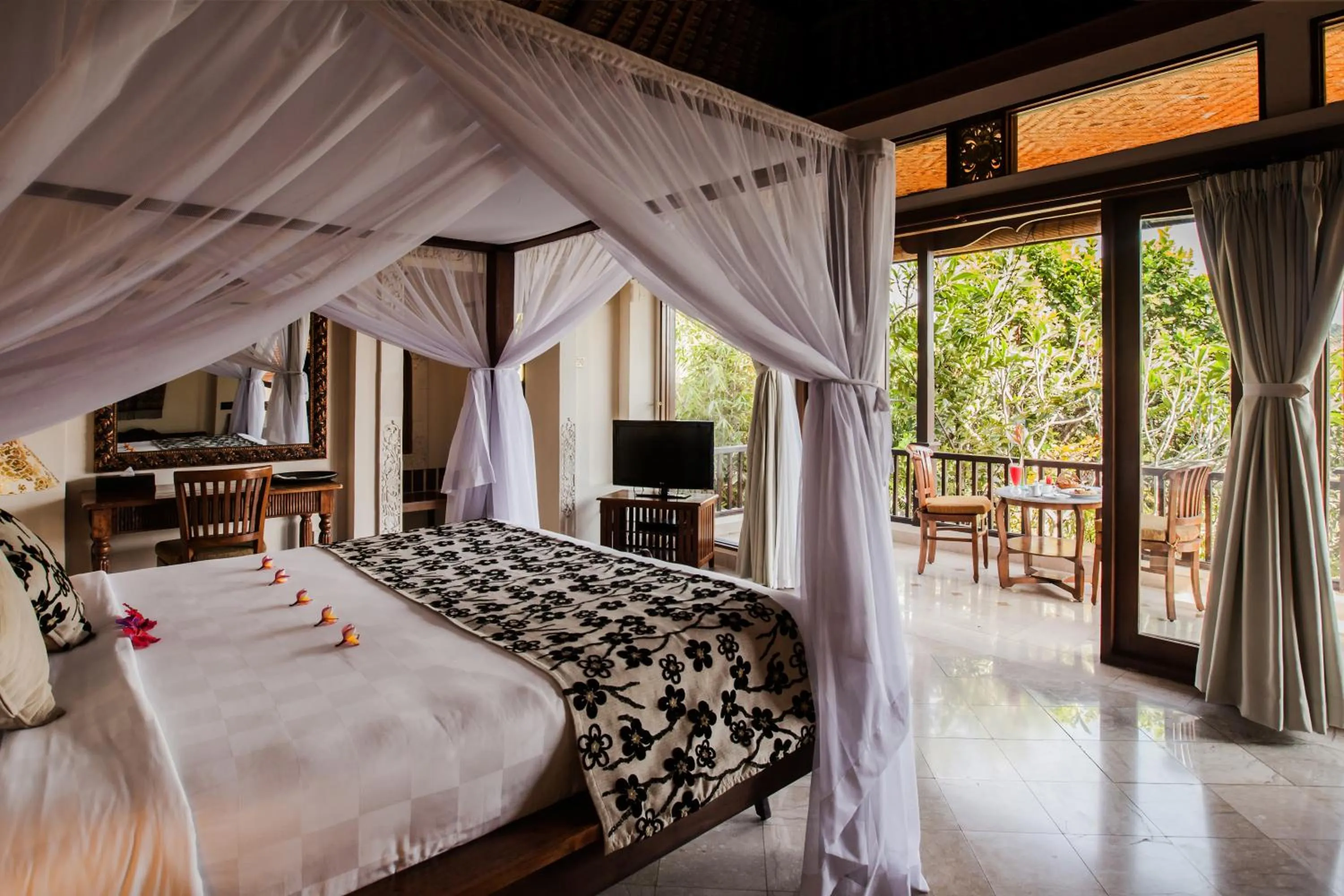 TV and multimedia, Bed in Svarga Bebek Villas