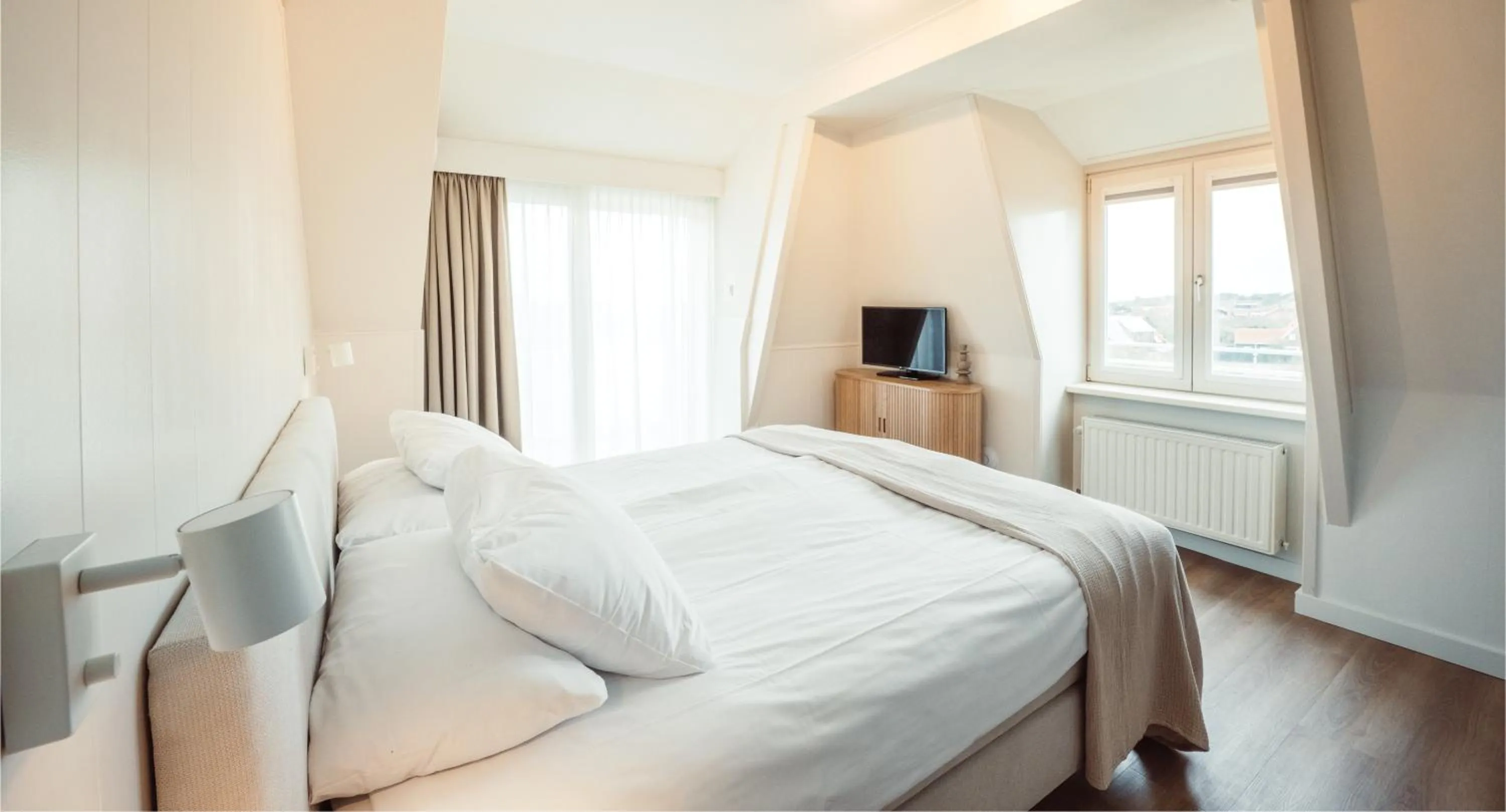 Bed in Strandhotel Domburg - Next Door