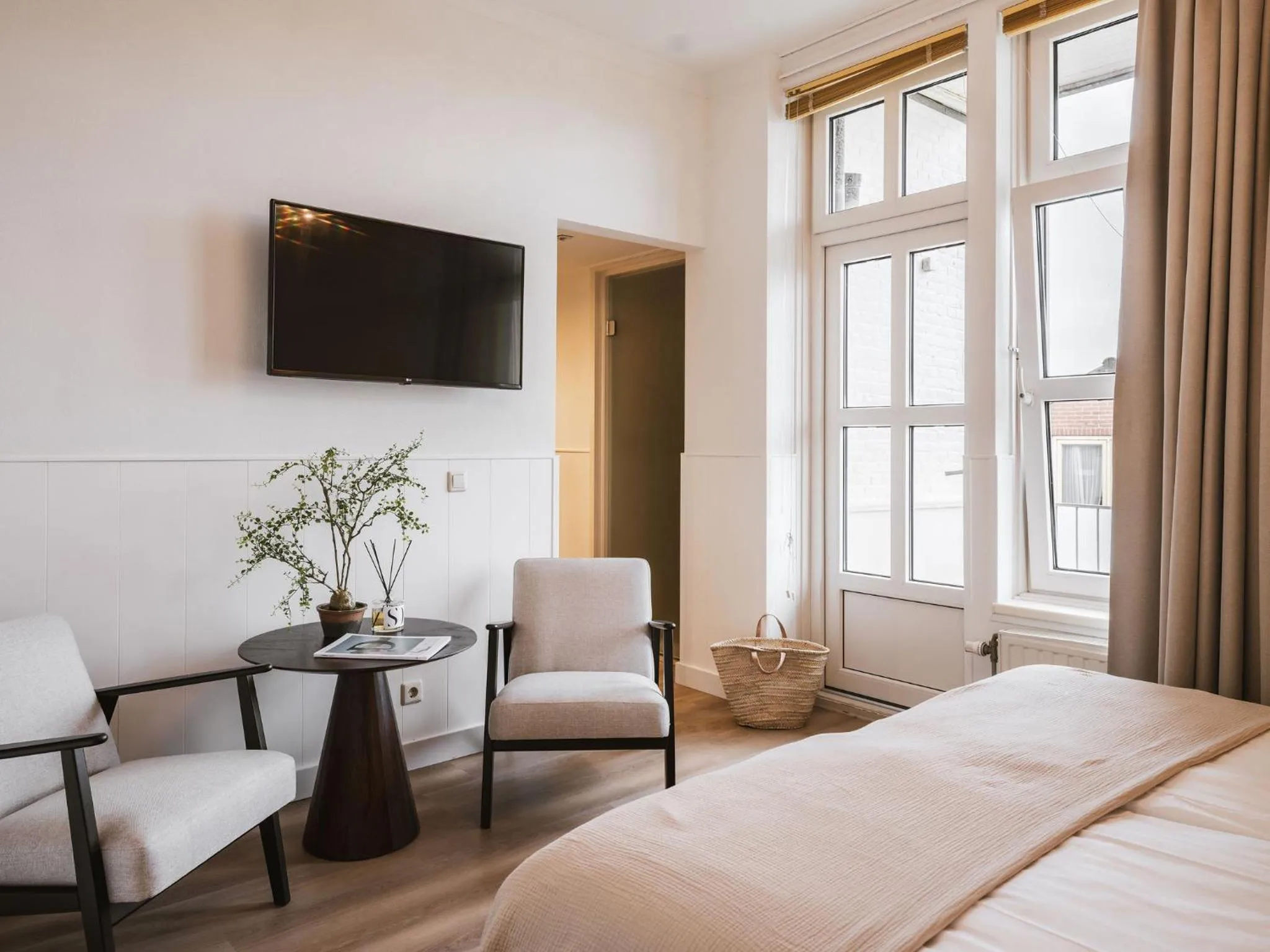 Bedroom, Bed in Strandhotel Domburg - Next Door