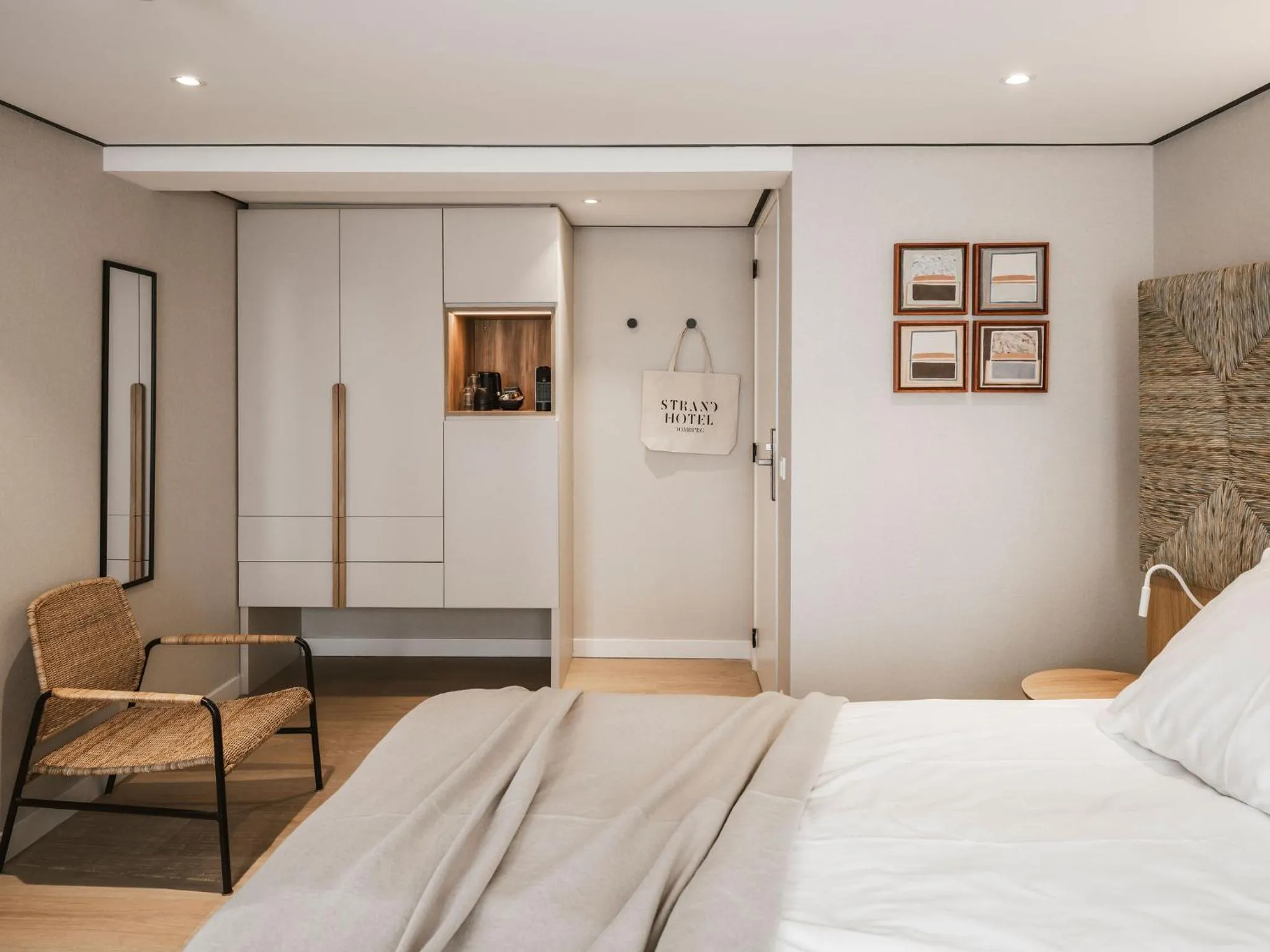 Bedroom, Bed in Strandhotel Domburg - Next Door