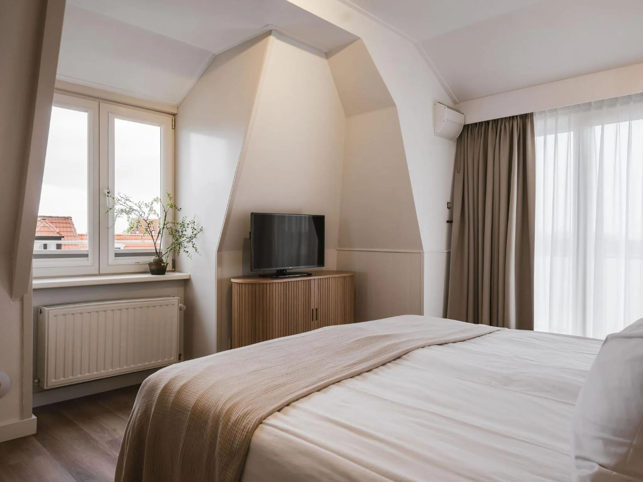 Bed in Strandhotel Domburg - Next Door