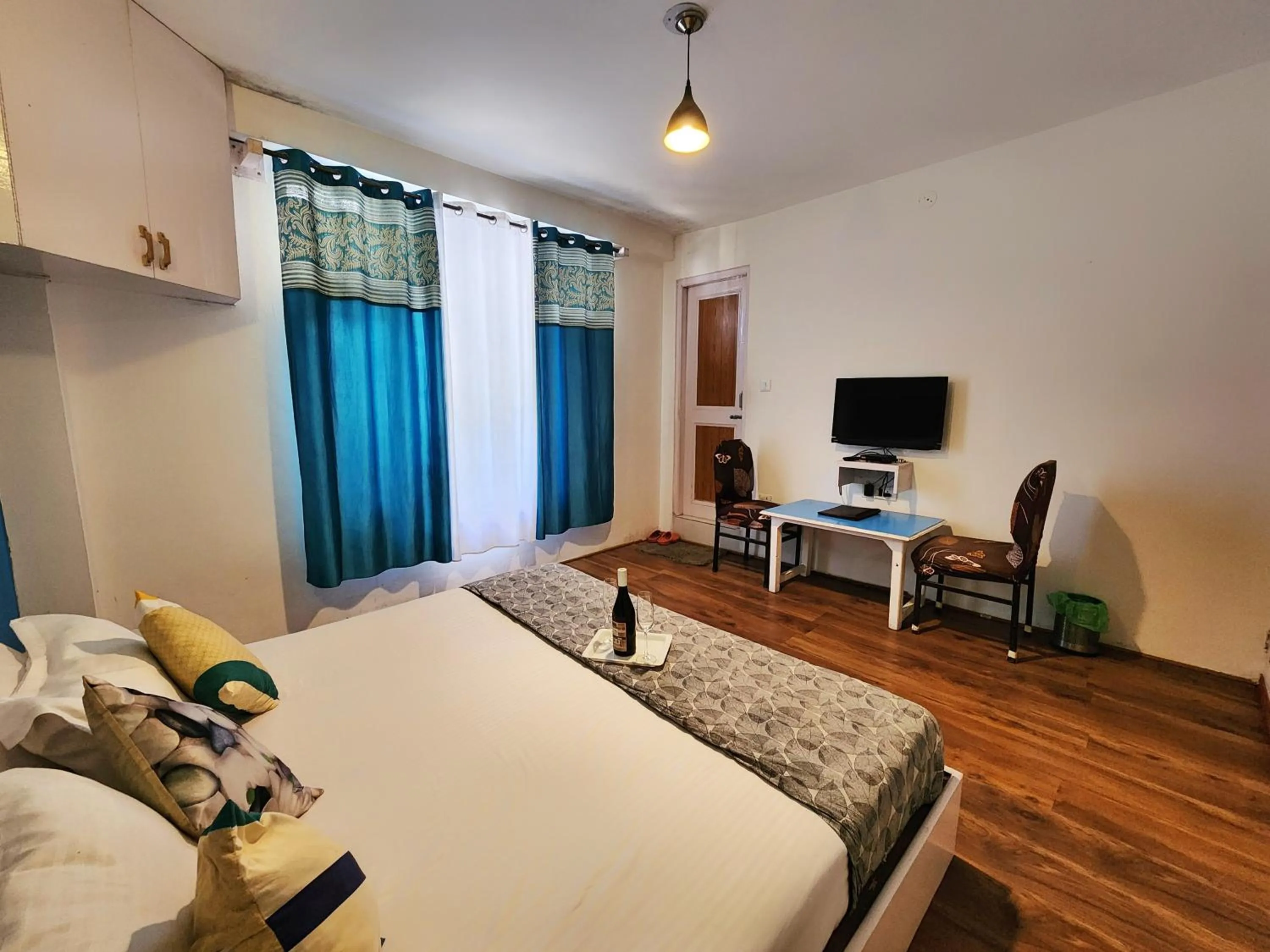 TV and multimedia in Page 3 - A Riverside Hotel and Bar