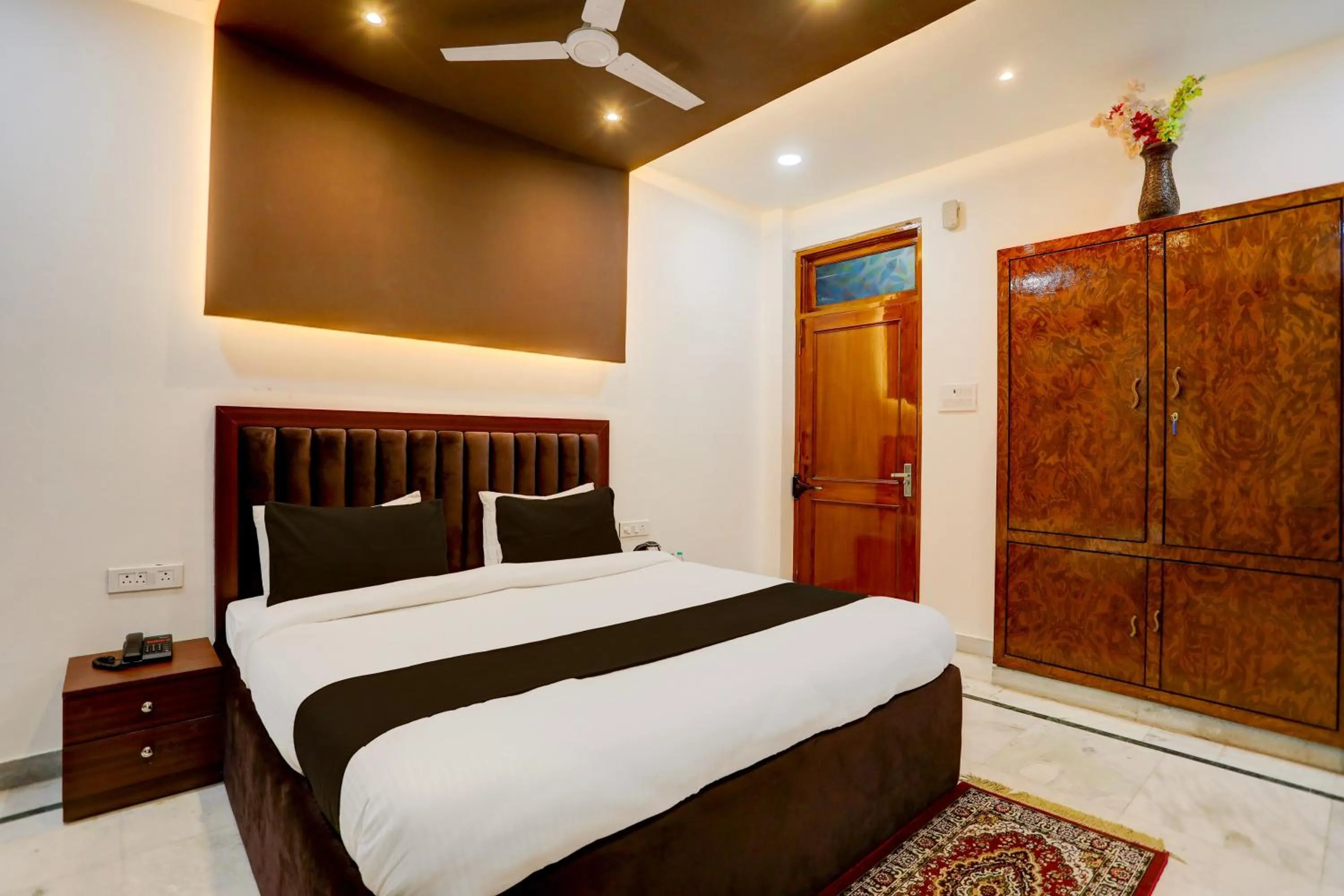 Lobby or reception, Bed in Hotel O Kashi Inn
