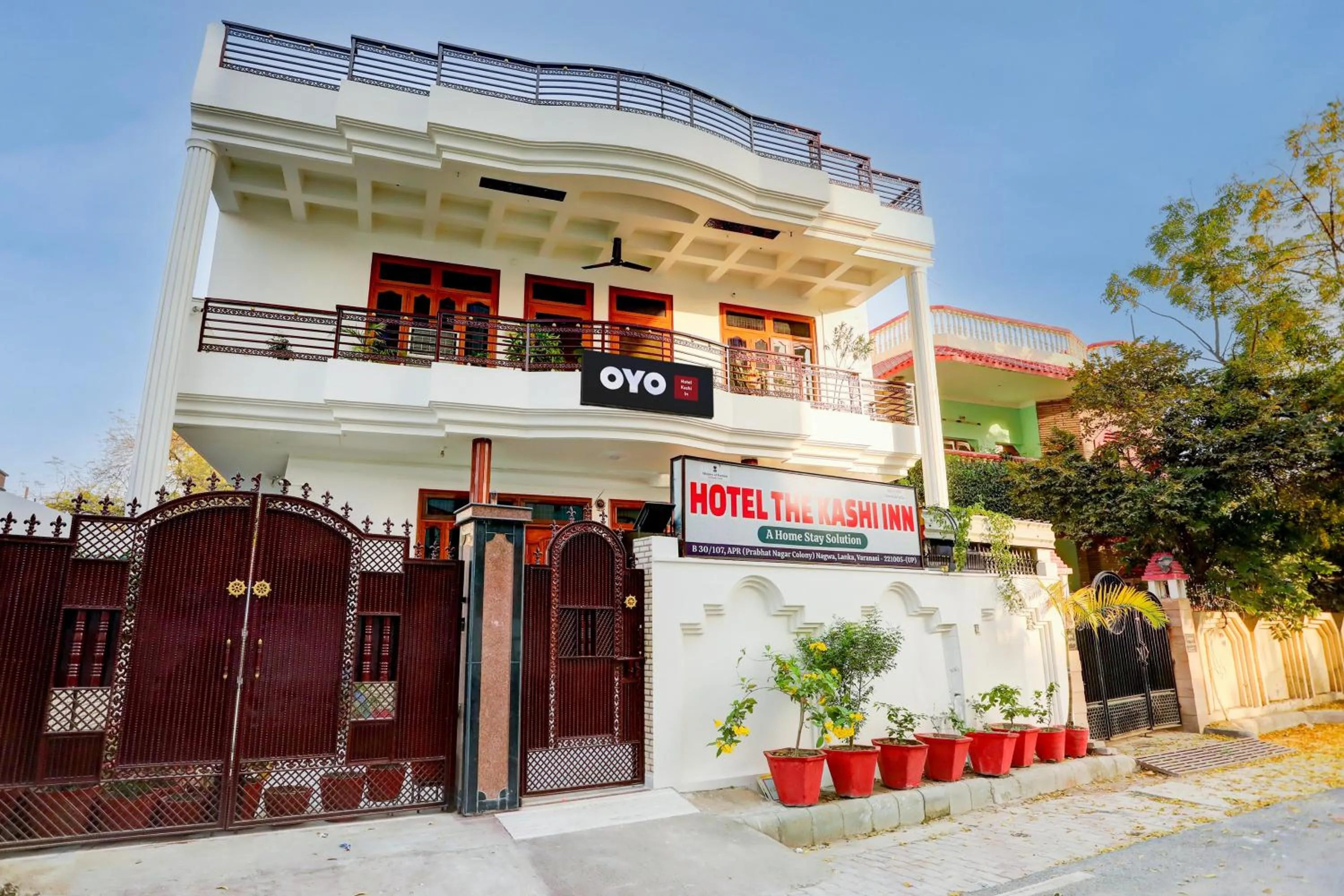 Facade/entrance in Hotel O Kashi Inn