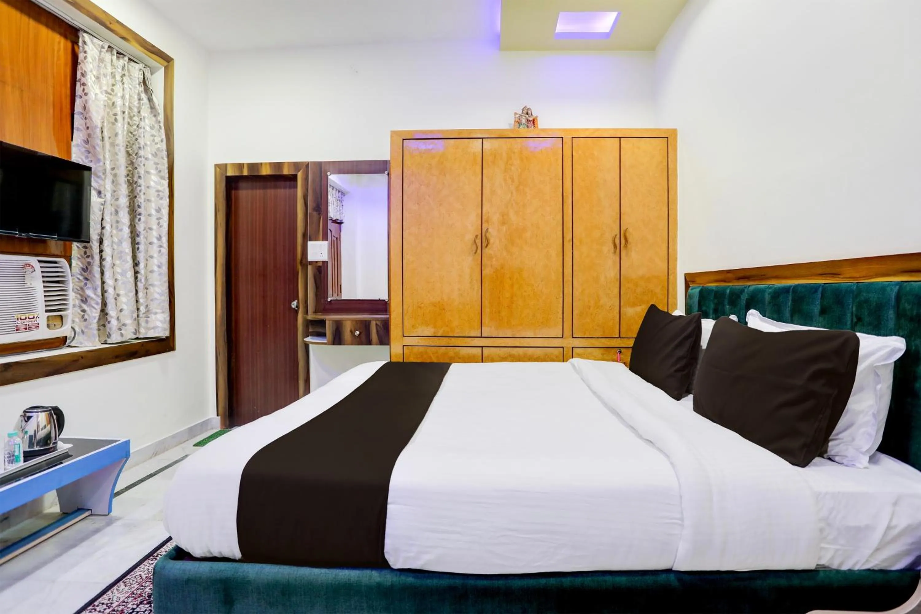 Bedroom, Bed in Hotel O Kashi Inn