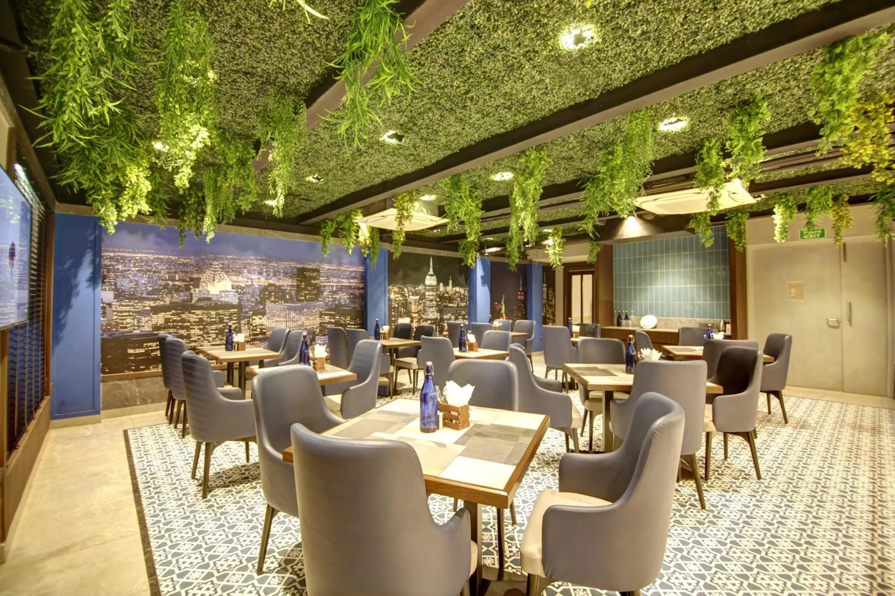 Restaurant/places to eat in East Park Inn