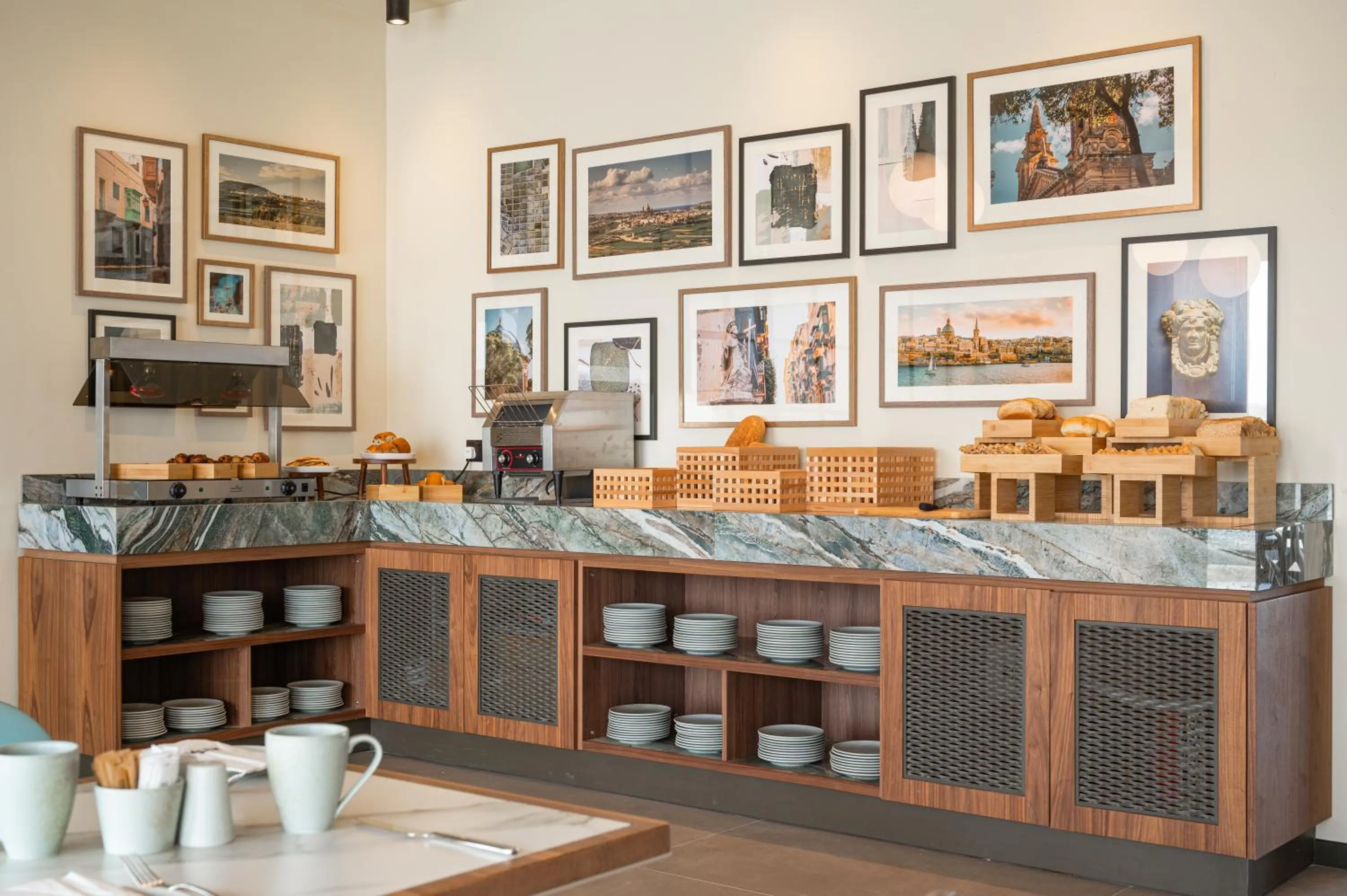 Restaurant/places to eat in Best Western Premier Malta