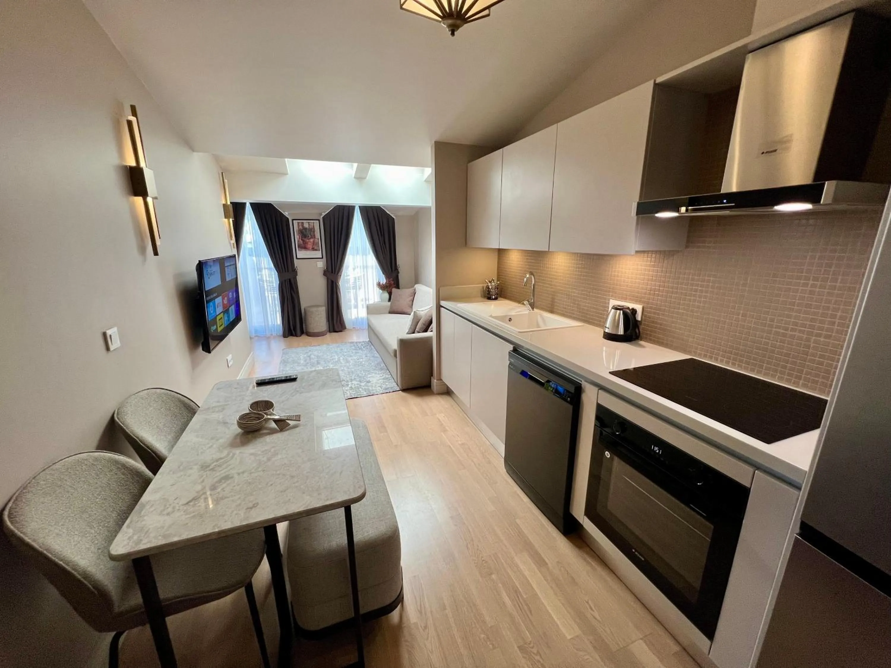 Kitchen or kitchenette in Weingart Suites Hotel