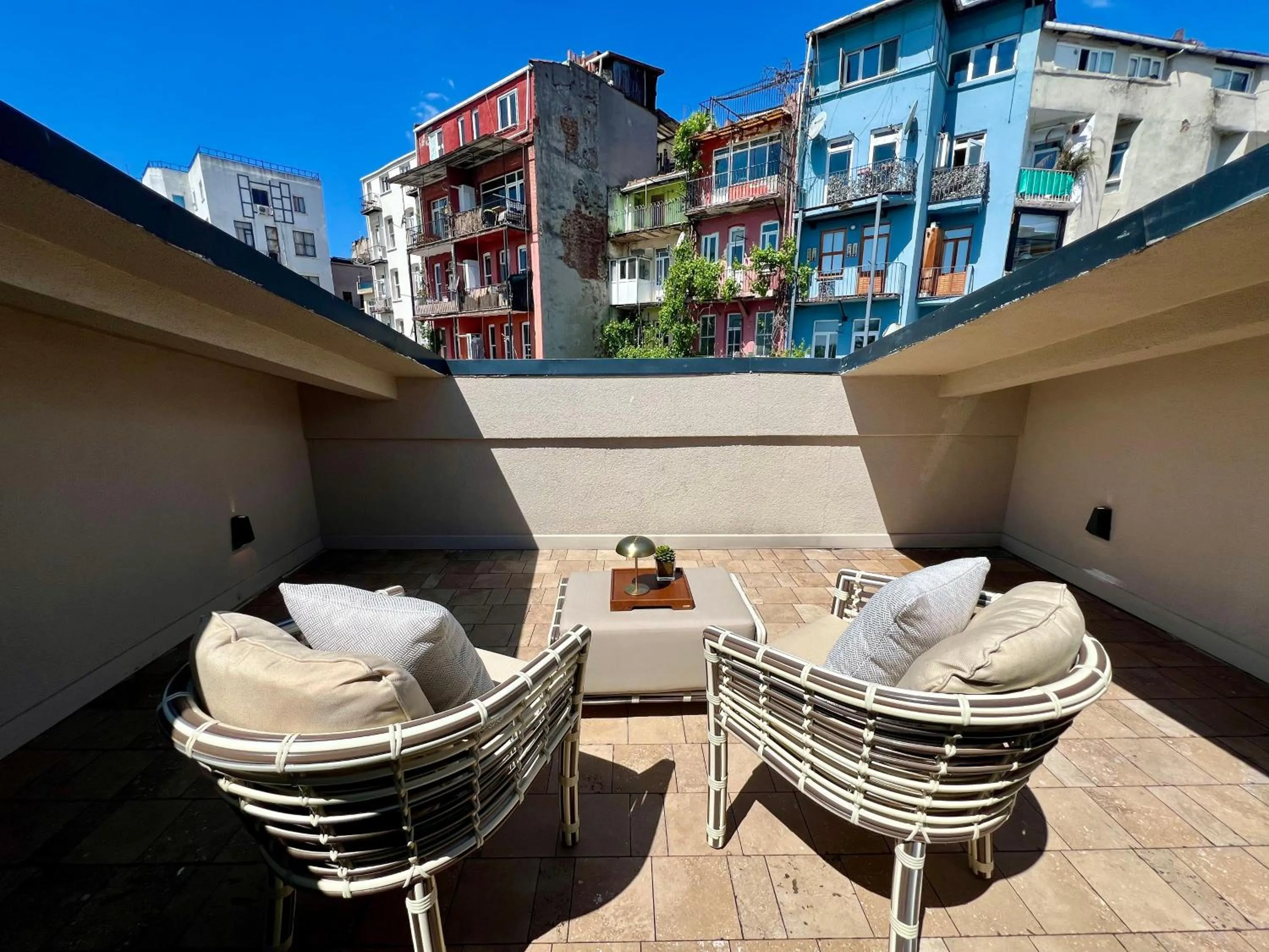 Balcony/Terrace in Weingart Suites Hotel