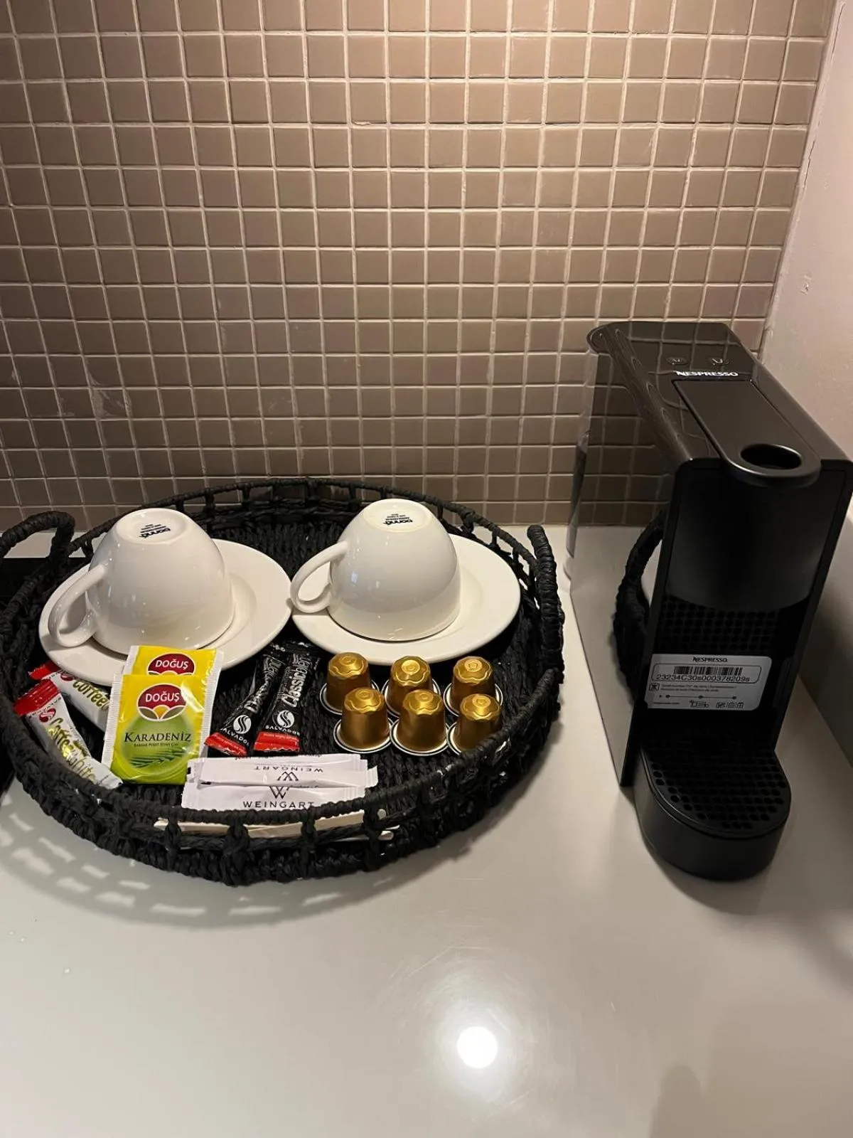 Restaurant/places to eat in Weingart Suites Hotel