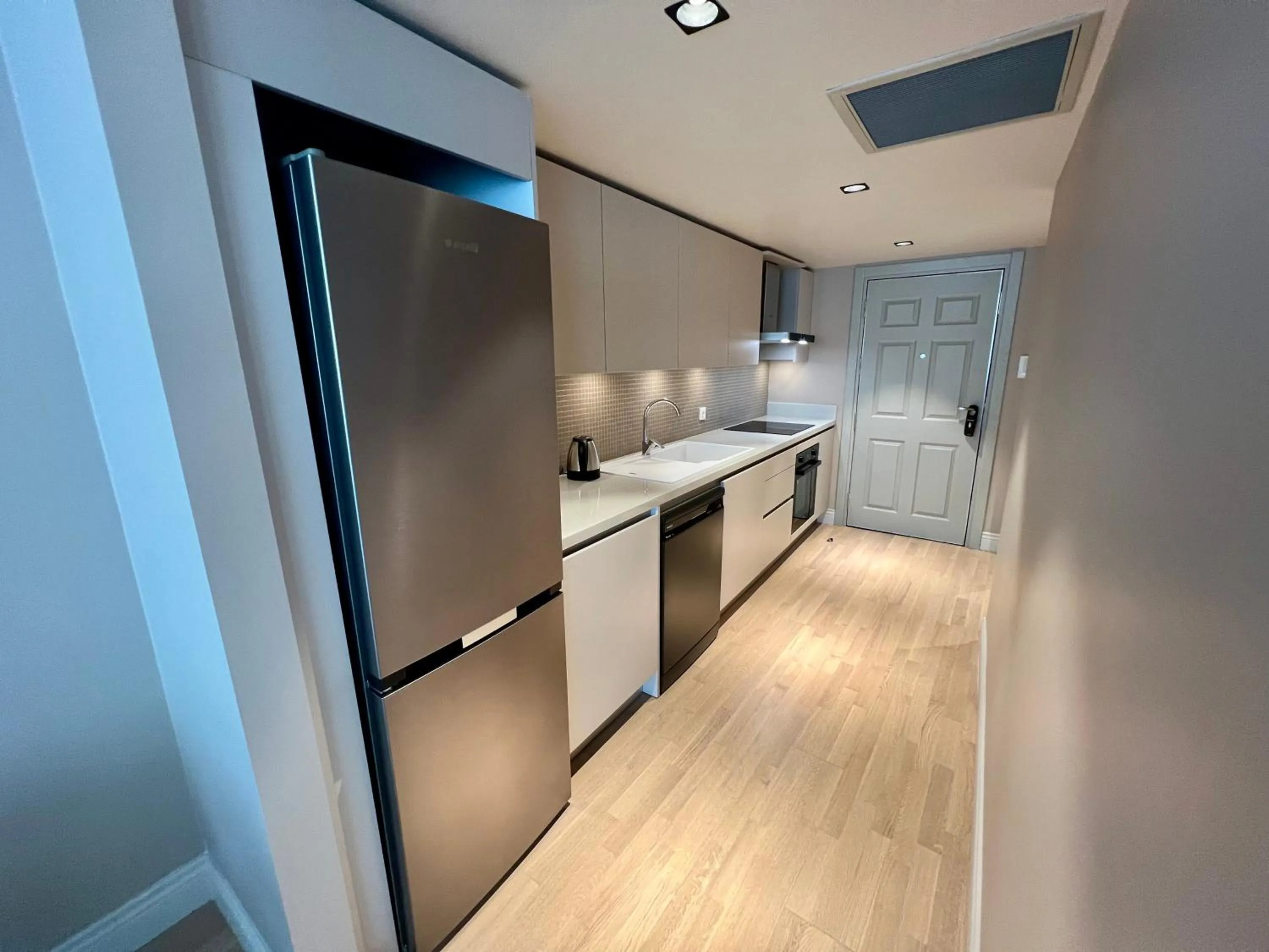 Kitchen or kitchenette in Weingart Suites Hotel