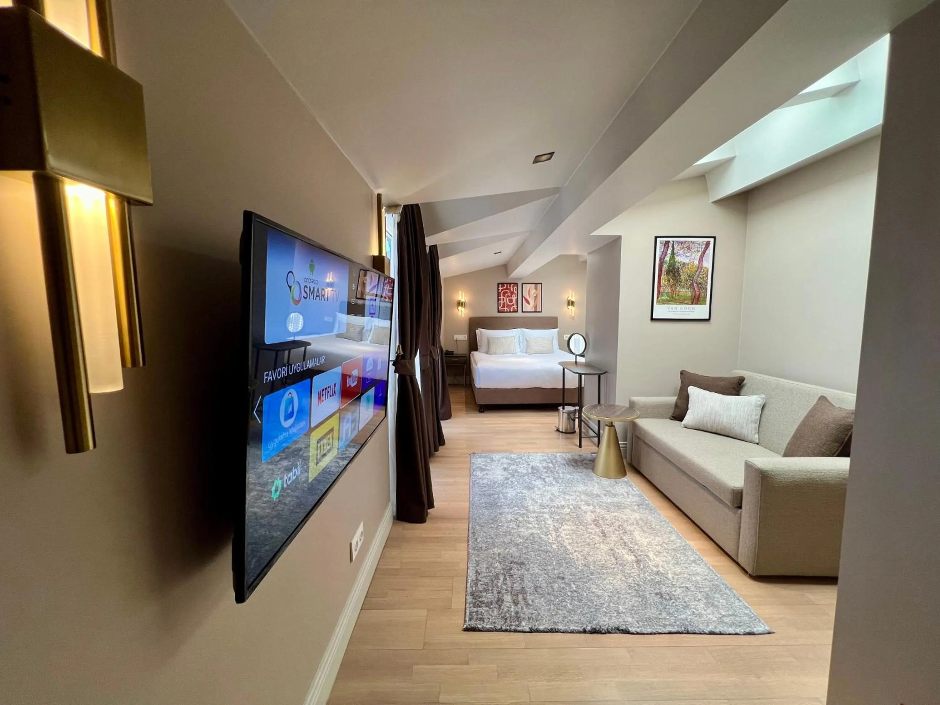 Bed in Weingart Suites Hotel