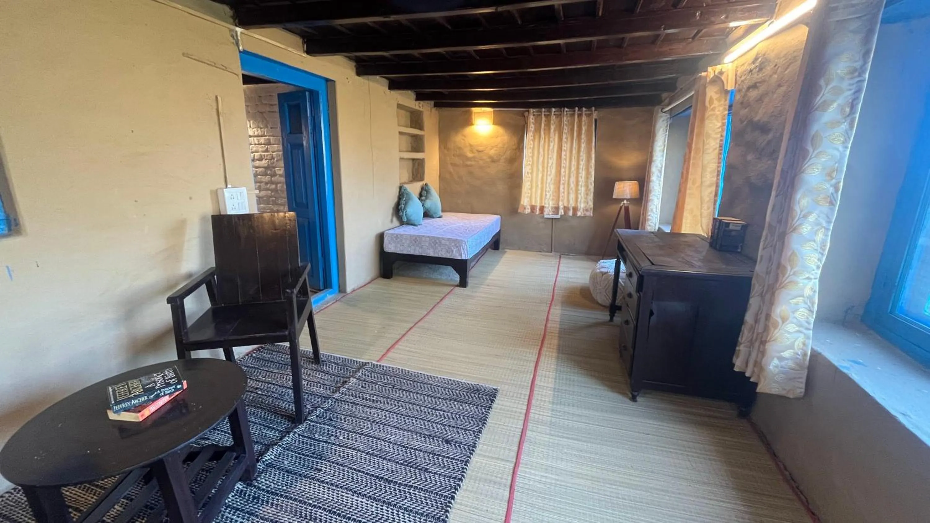 Living room, Bed in Burans Kot Heritage Home - Ramgarh