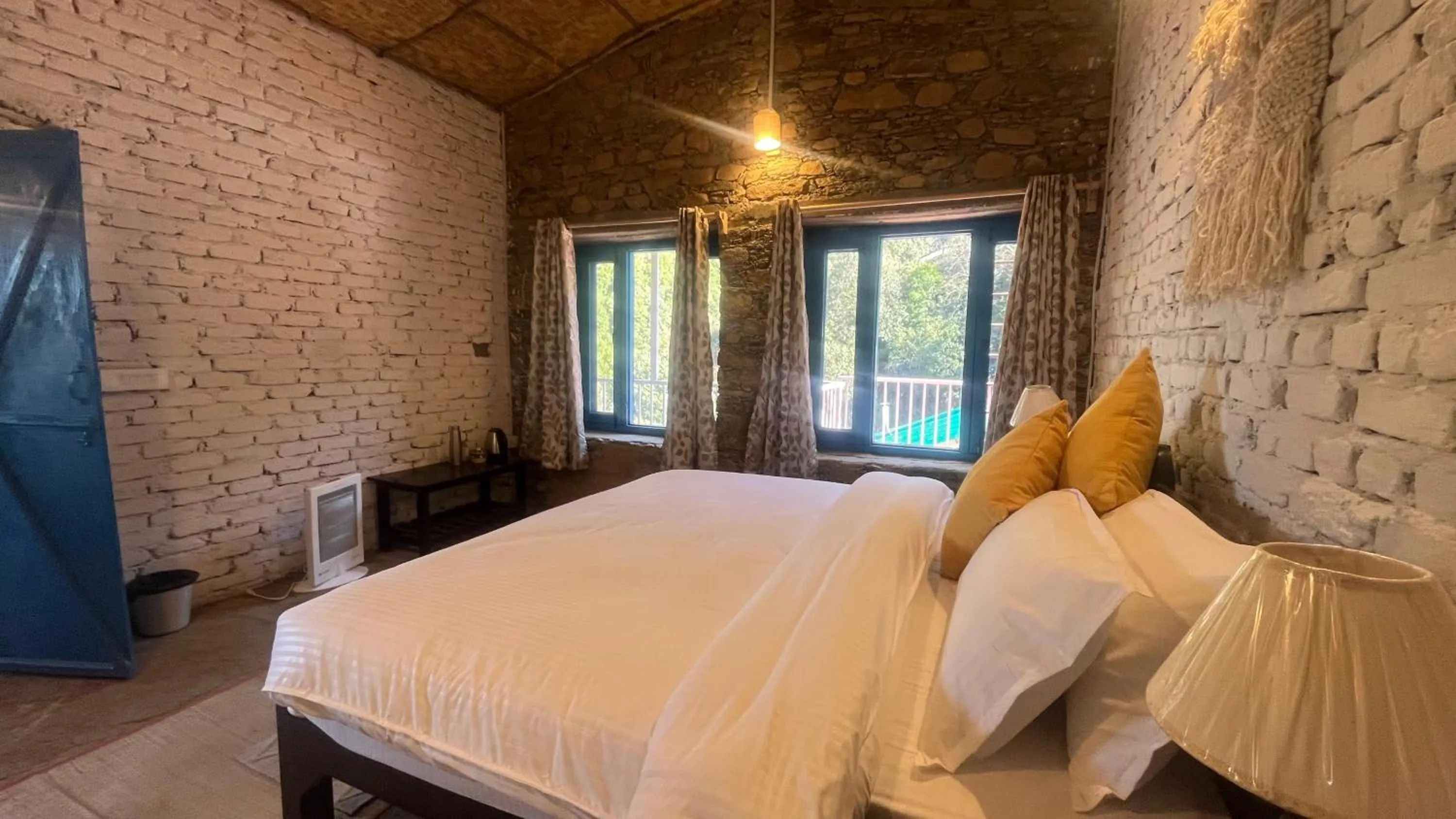 Bed in Burans Kot Heritage Home - Ramgarh