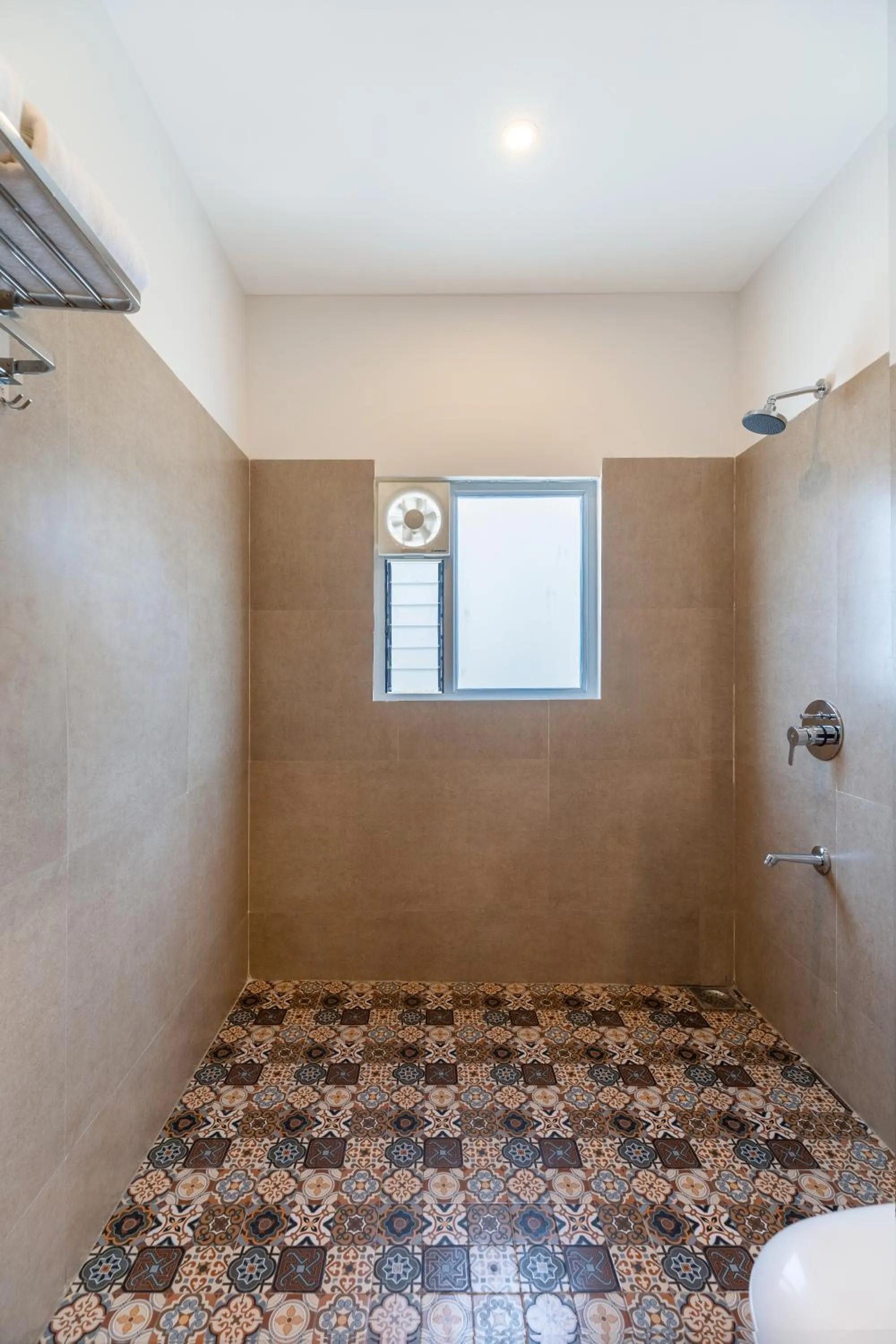 Shower in Hotel The Royal Courtyard