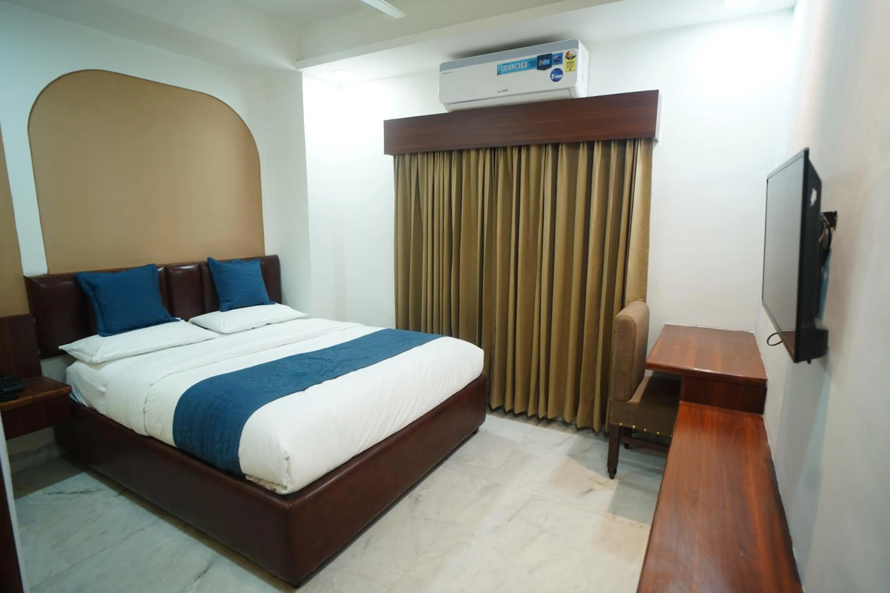 Bedroom in HOTEL PRAHLAD INN