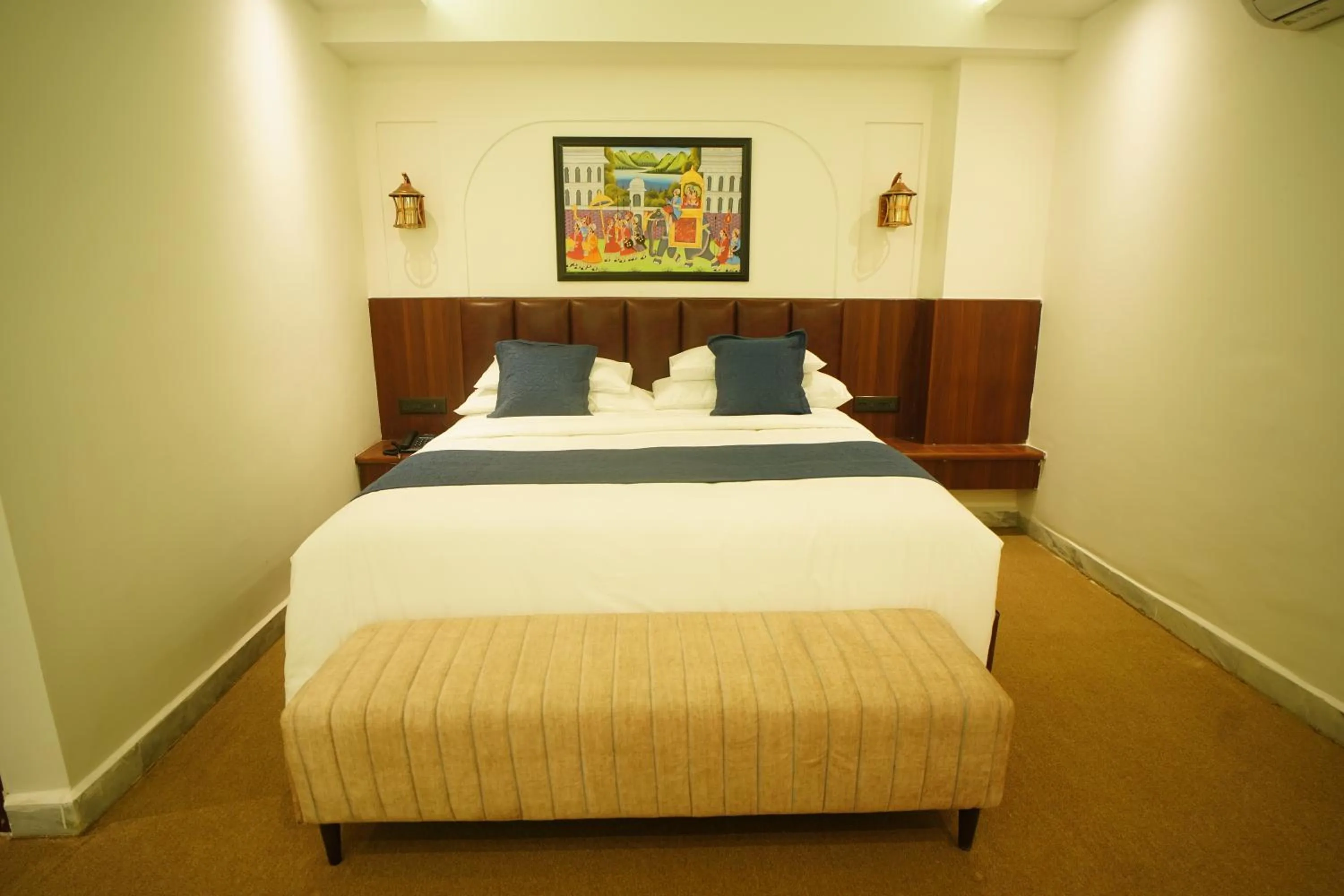 Bed in HOTEL PRAHLAD INN