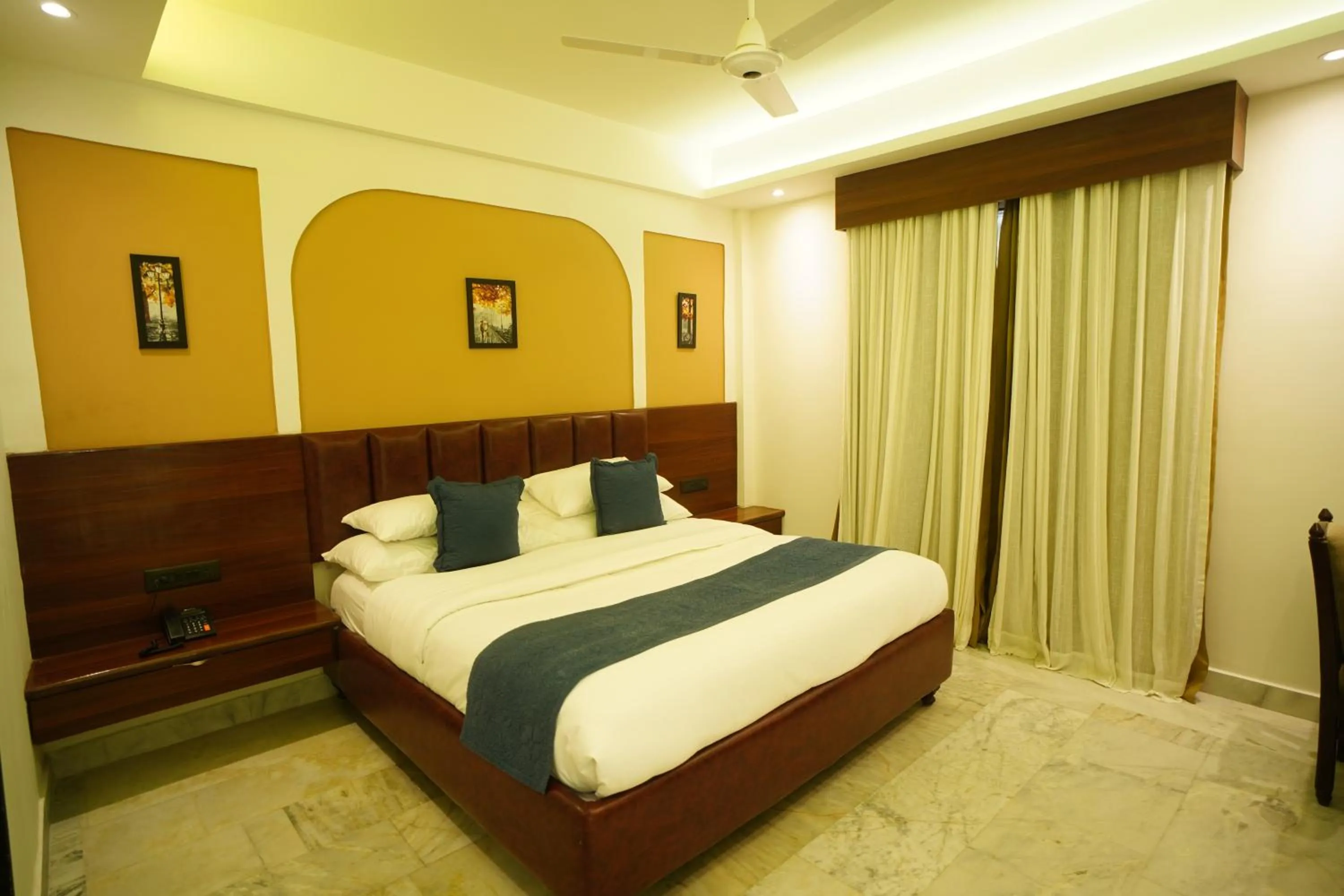 Bed in HOTEL PRAHLAD INN