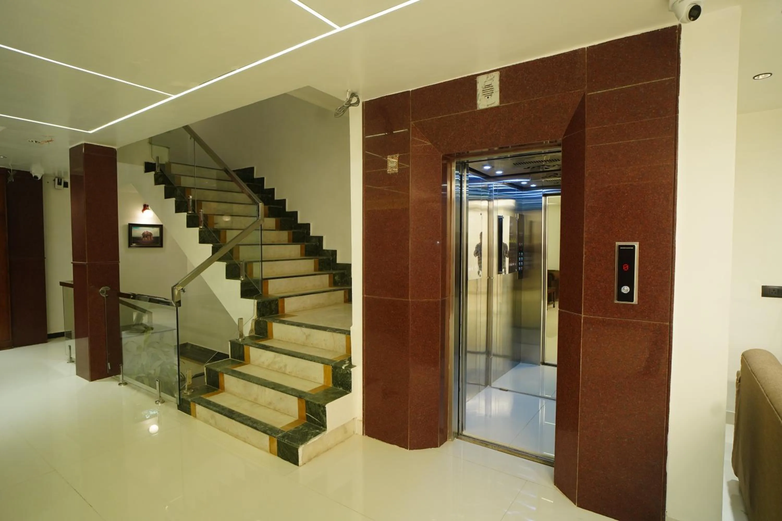 elevator in HOTEL PRAHLAD INN