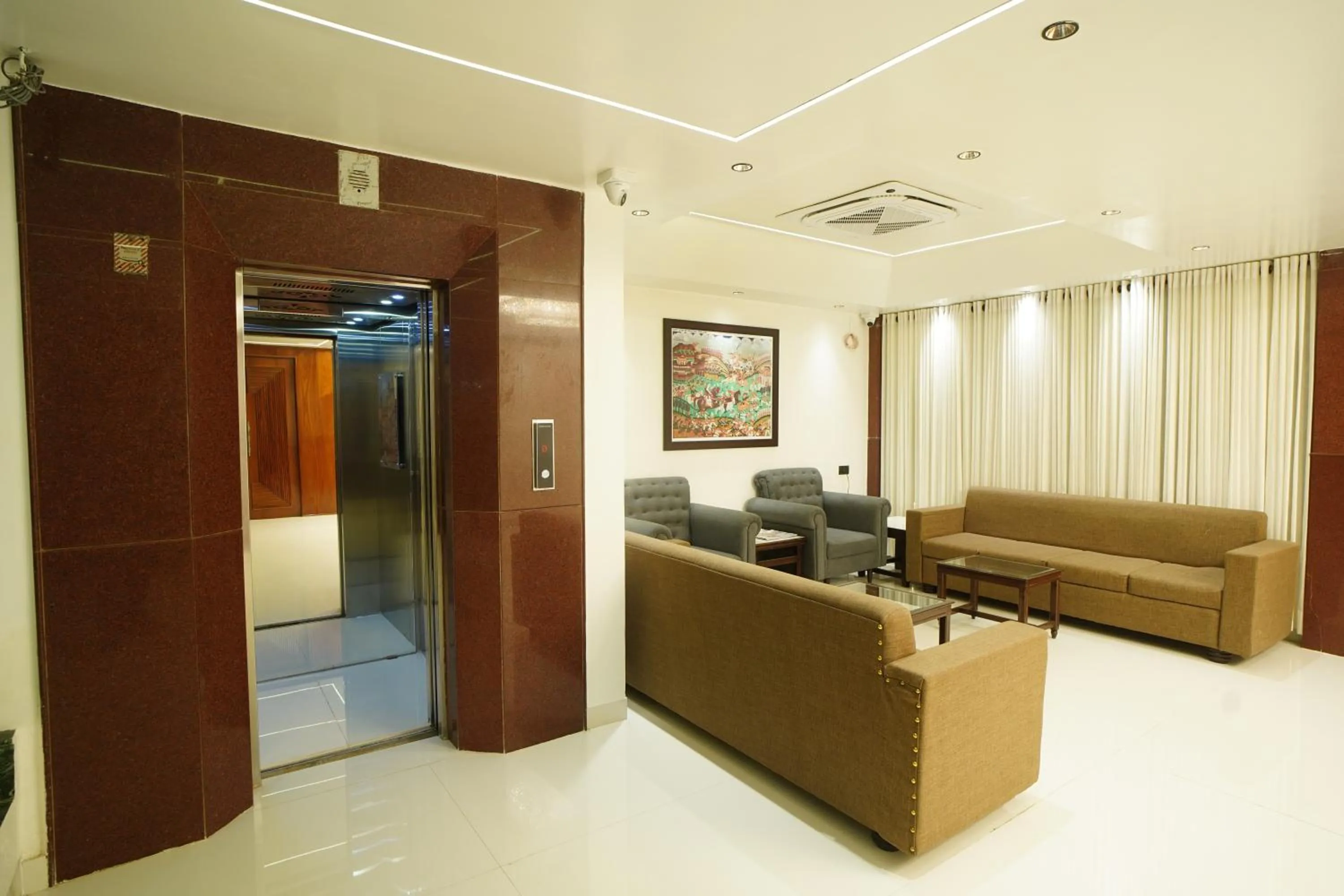 elevator in HOTEL PRAHLAD INN